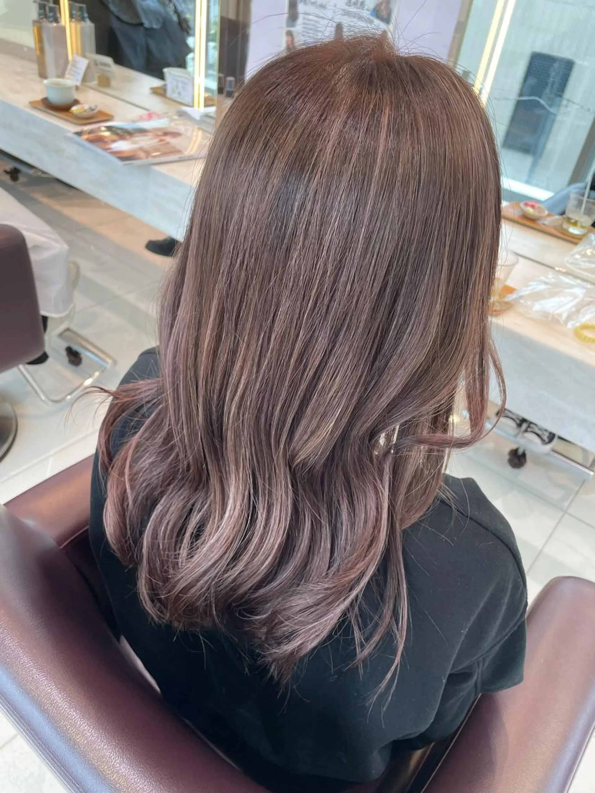ロング カラー パーマ ヘアアレンジ カット ヘアカラー トリートメント ハイトーンカラー🤍 山下 優華のヘアスタイル