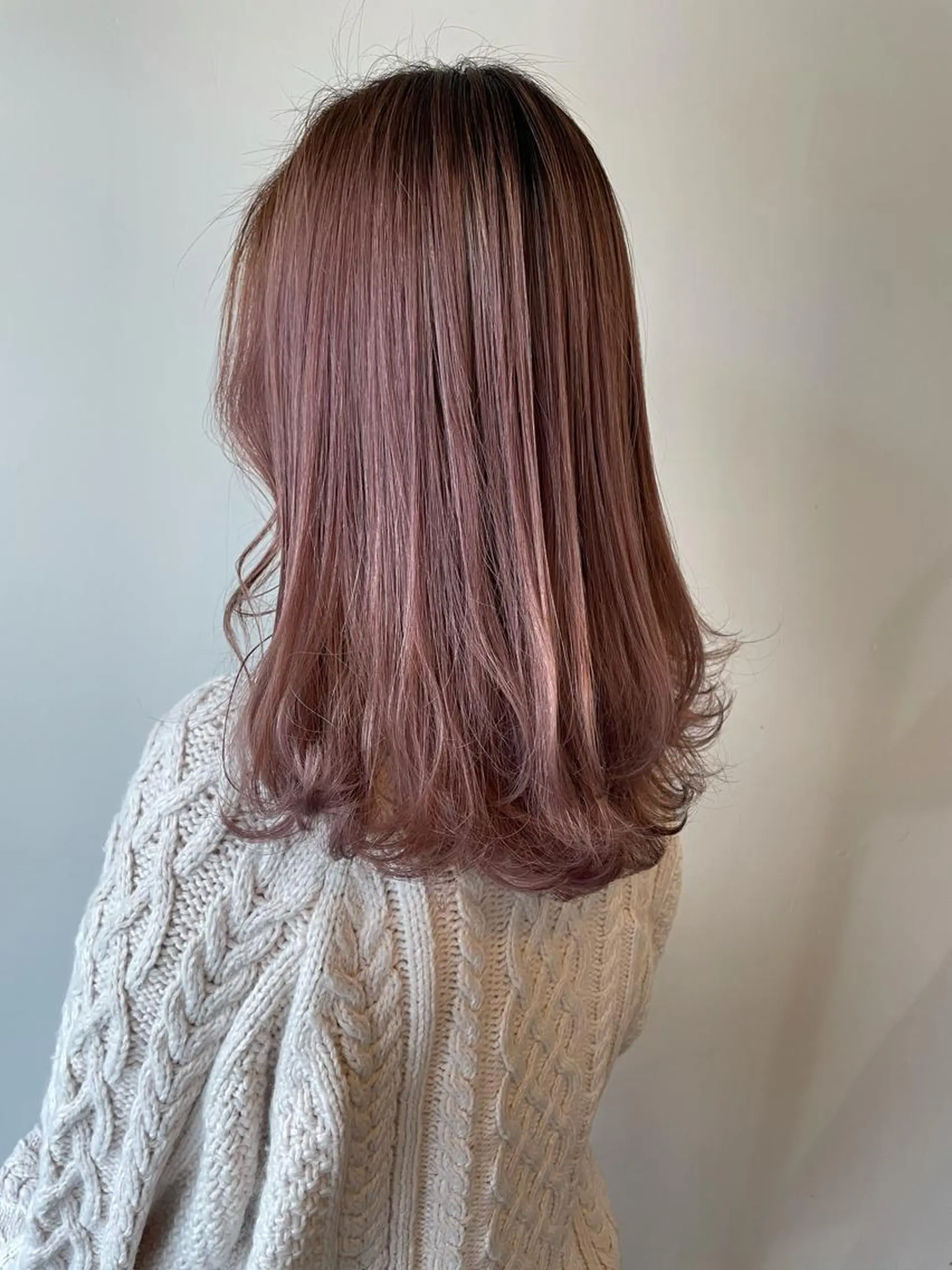 セミロング カラー 安藤 佑衣のヘアスタイル