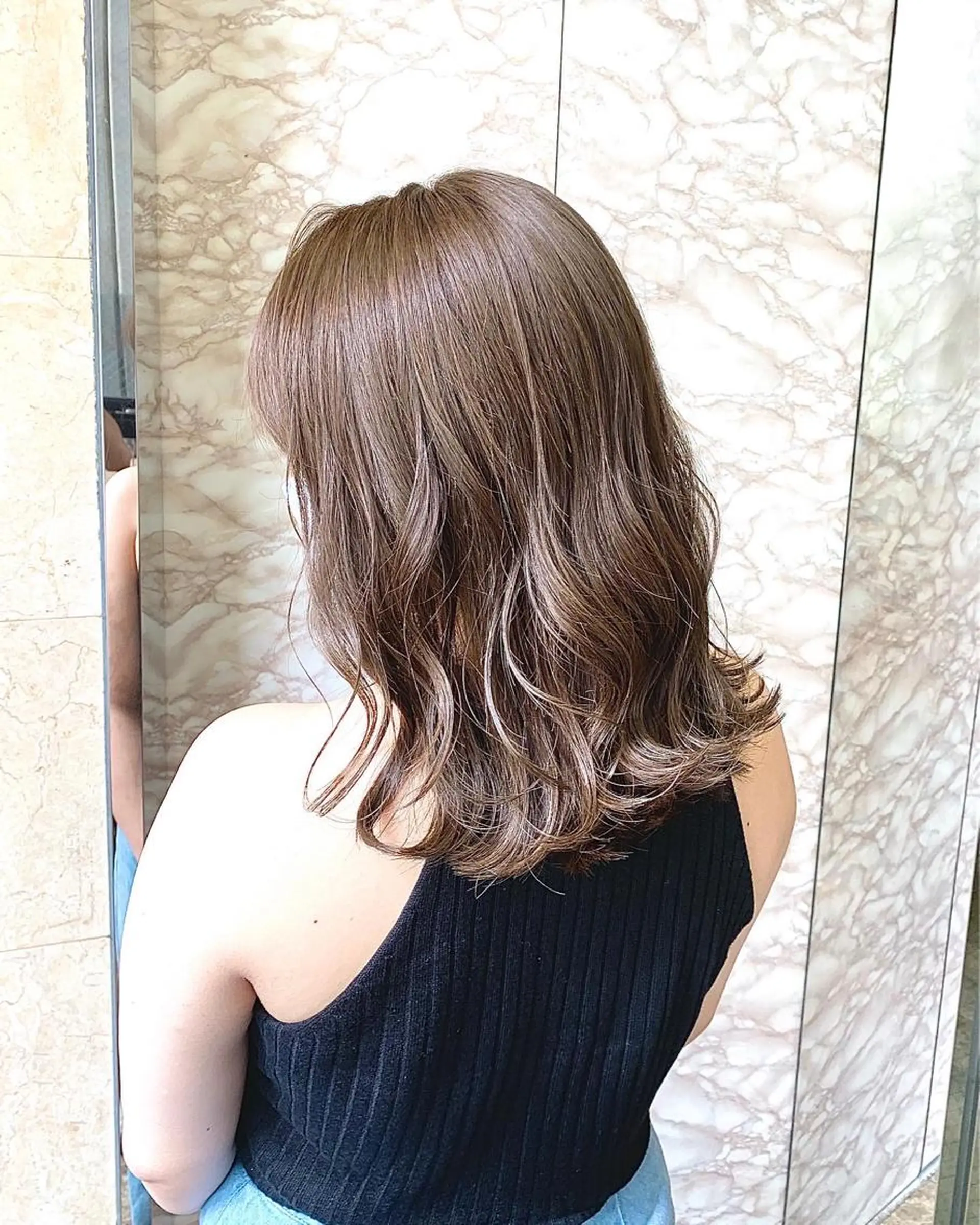 ミディアム カラー ヘアアレンジ 似合わせカット 🕊️レイヤーカット 透明感カラー GOのヘアスタイル