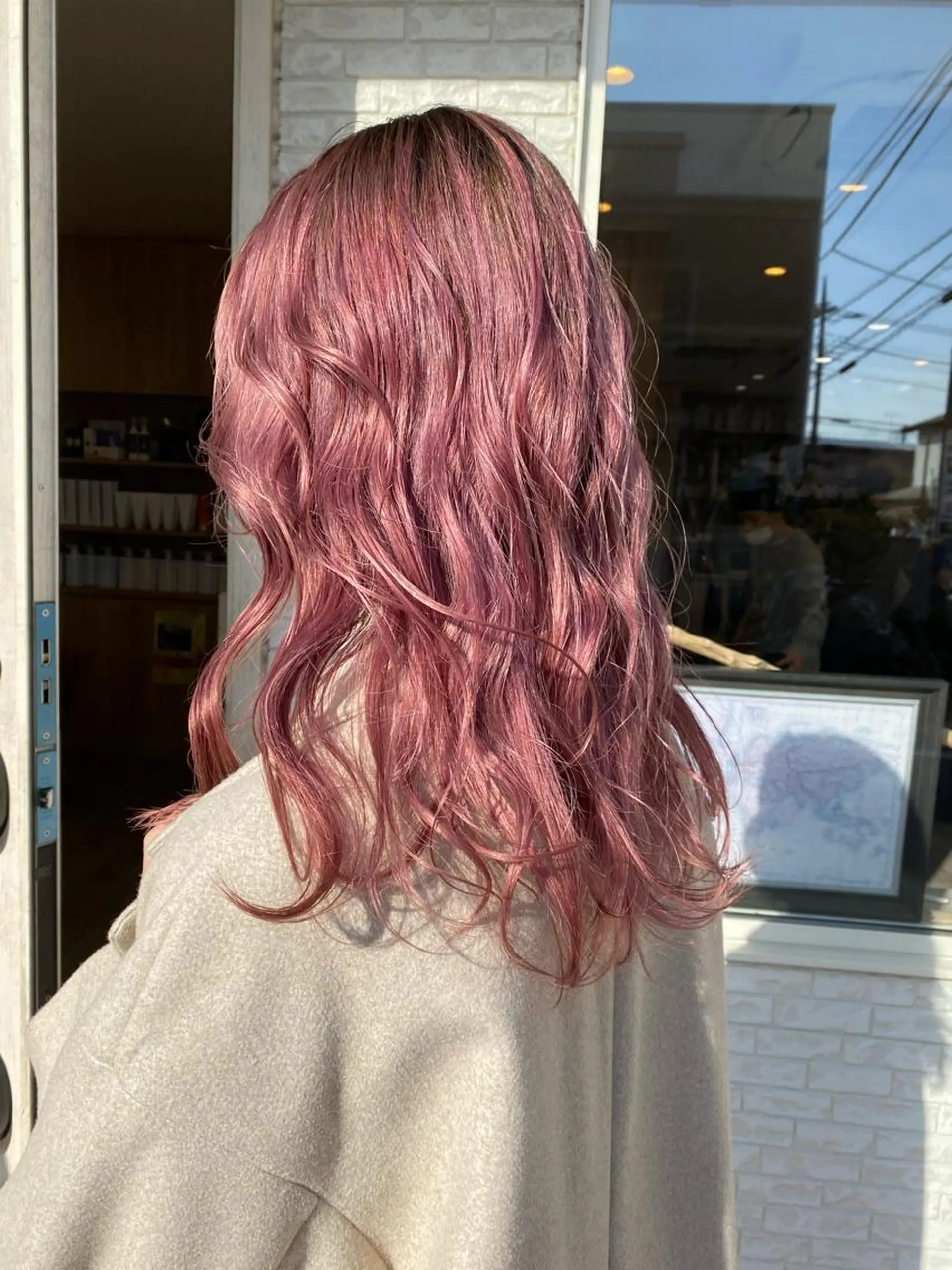 カラー バレイヤージュ ピンクカラー 透明感ブリーチ ハイトーンウエダのヘアスタイル