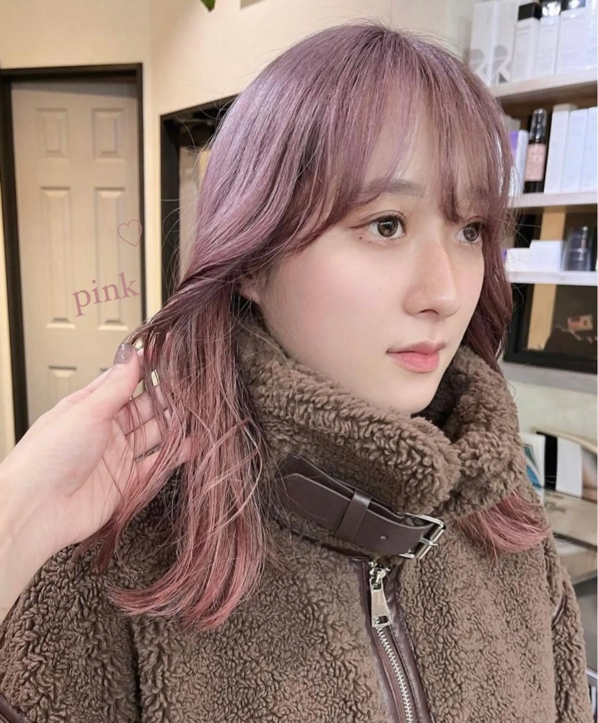 ロング カラー ブリーチ ピンクカラー ナツミ/透明感カラー /酸性ストレートのヘアスタイル