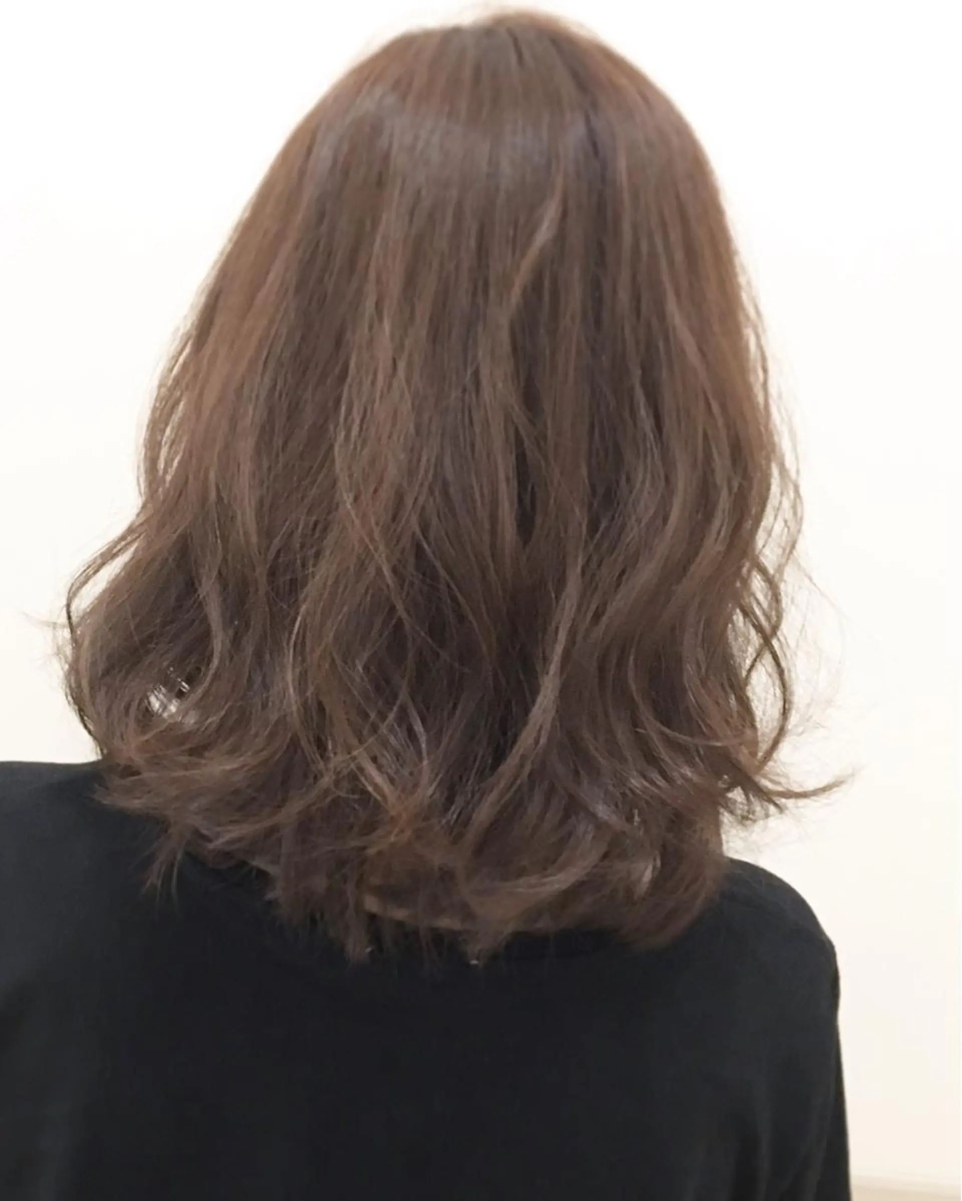 ミディアム ブリーチなしダブル/ レイヤーカット 小棹のヘアスタイル