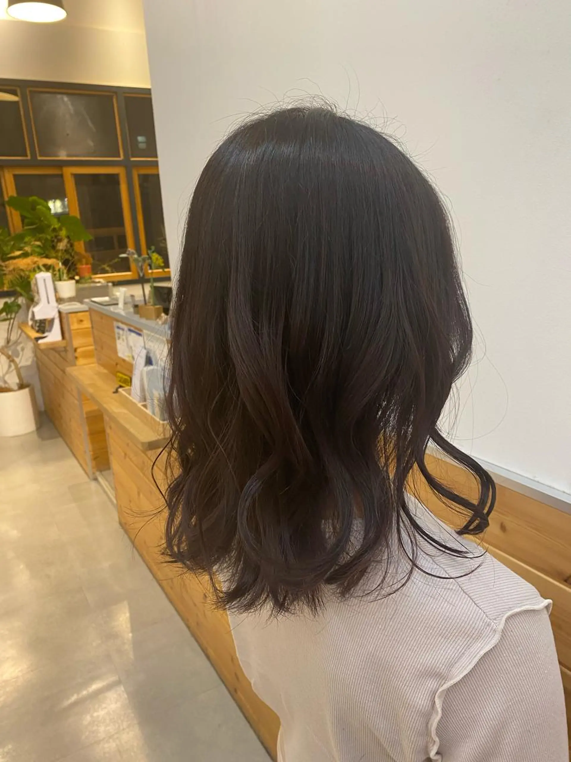 セミロング カラー バイオレットカラー Alley Market lil.所属・草野 奈扇のヘアスタイル