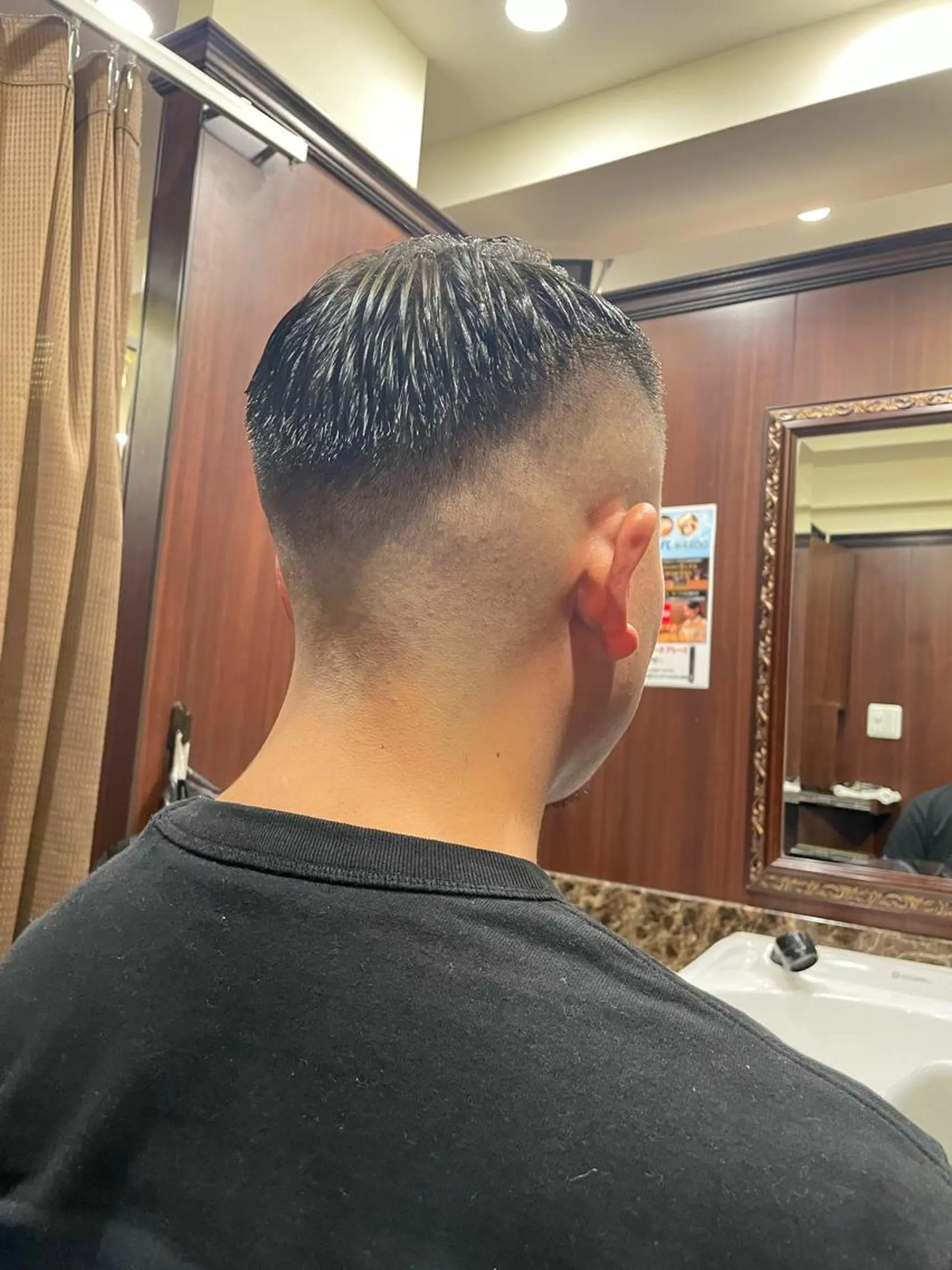 ショート メンズ 海老原 コウのヘアスタイル