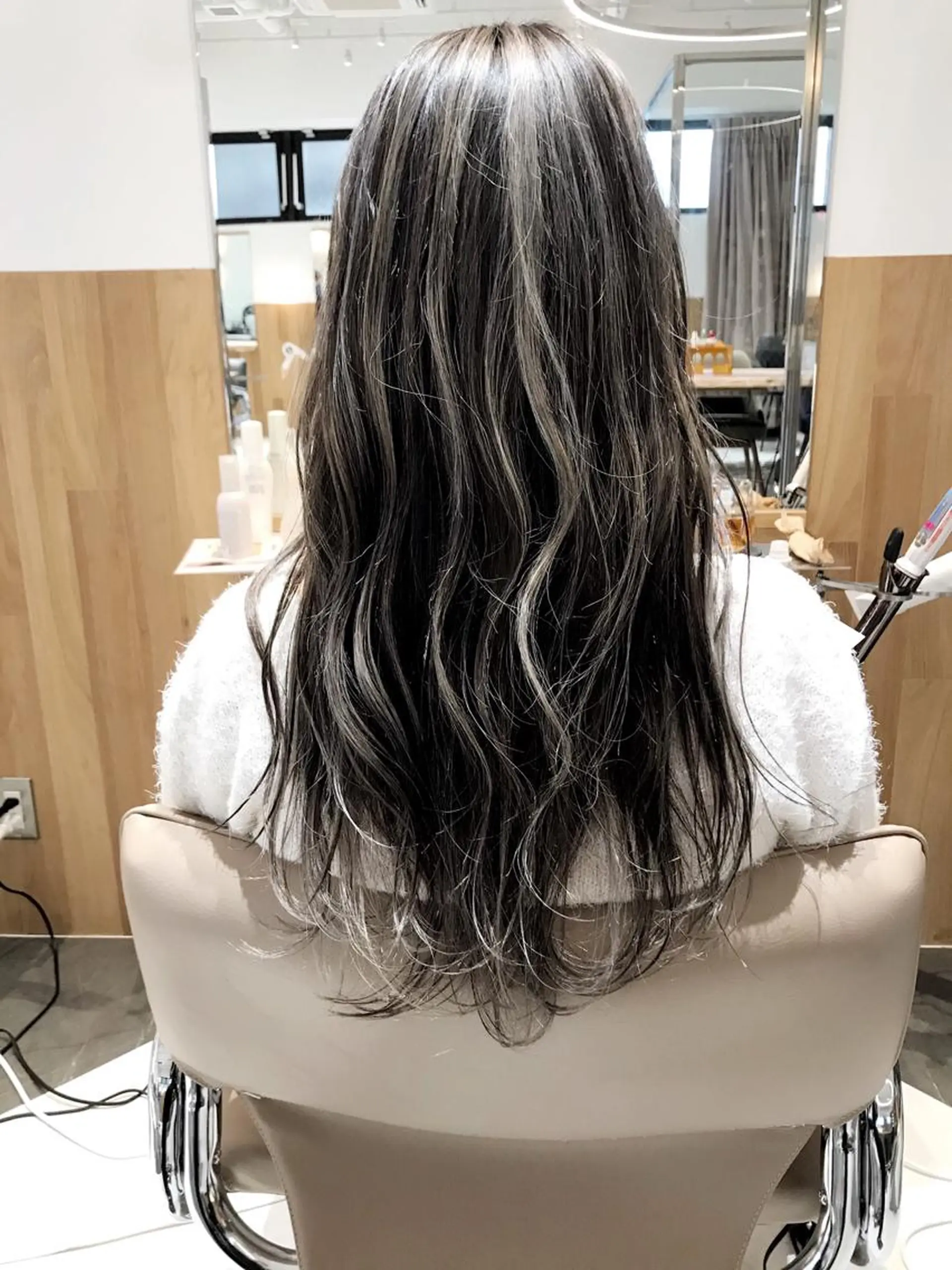 ロング カラー ブリーチ ケアブリーチ 透明感カラー ハイライトカラー ラベンダーカラー カット ヘアカラー ボブ/ハイトーン 立川loose 下田のヘアスタイル