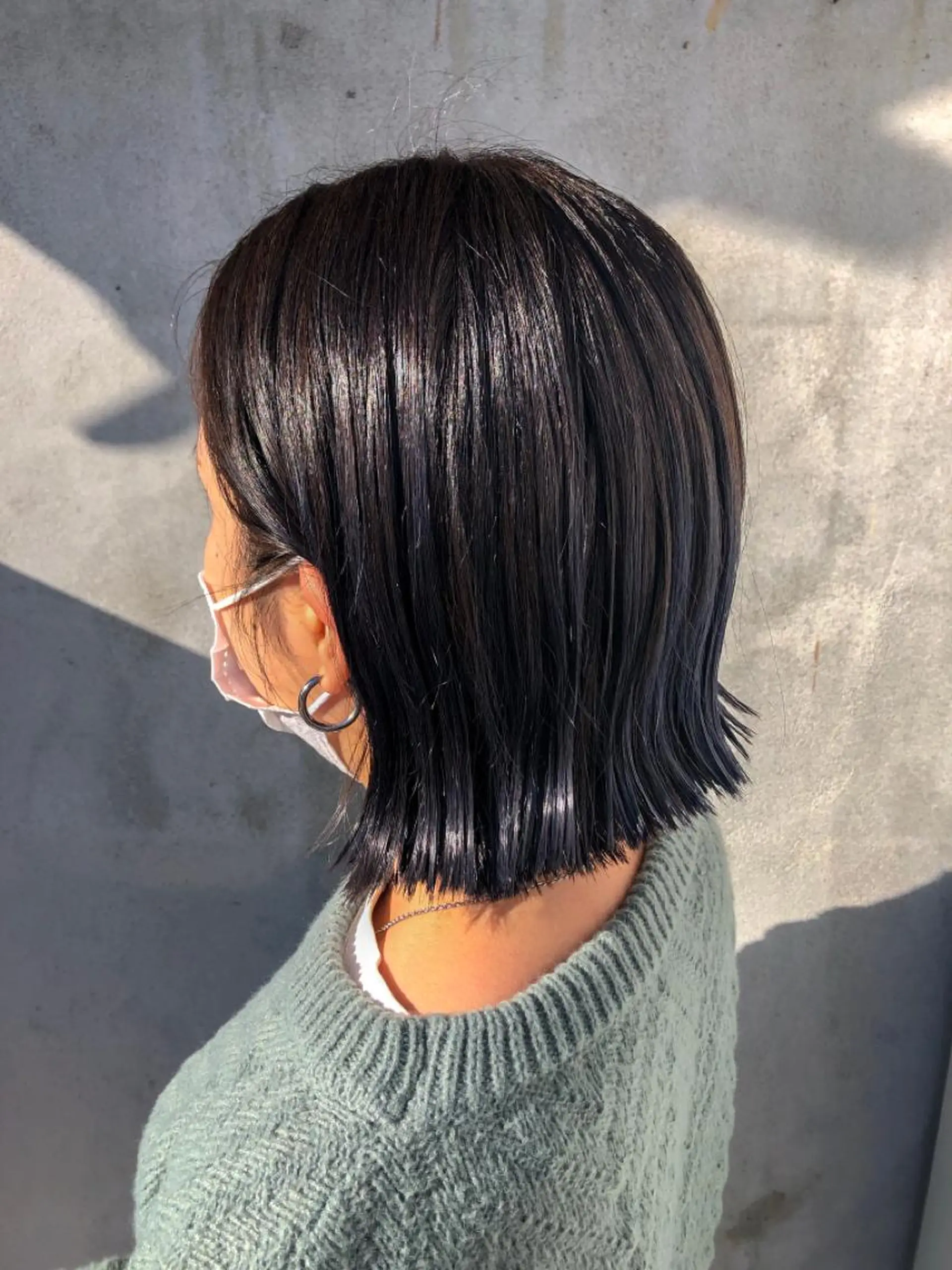 ミディアム カラー 黒髪 ブルーカラー ブルーブラック カット ヘアカラー NAGON STYLE  MICI所属・佐藤 美聡のヘアスタイル