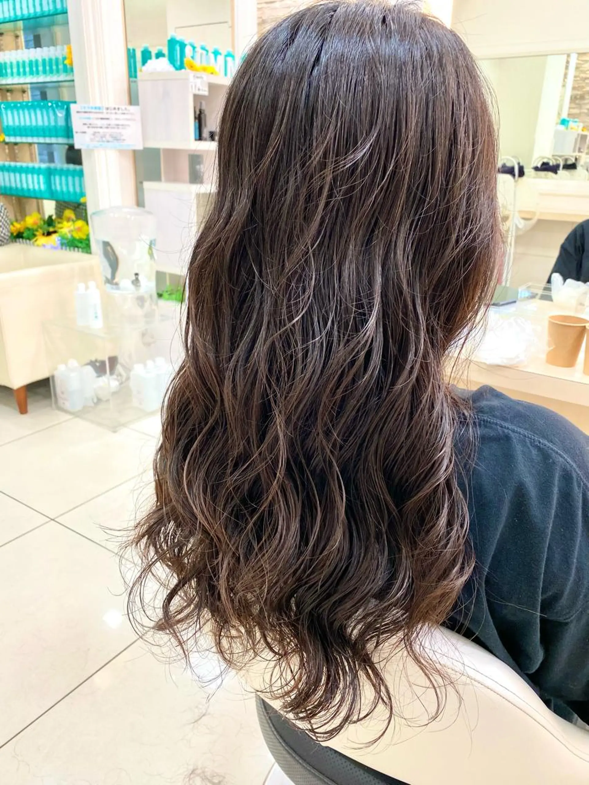 ロング パーマ 崎山 紗吏のヘアスタイル