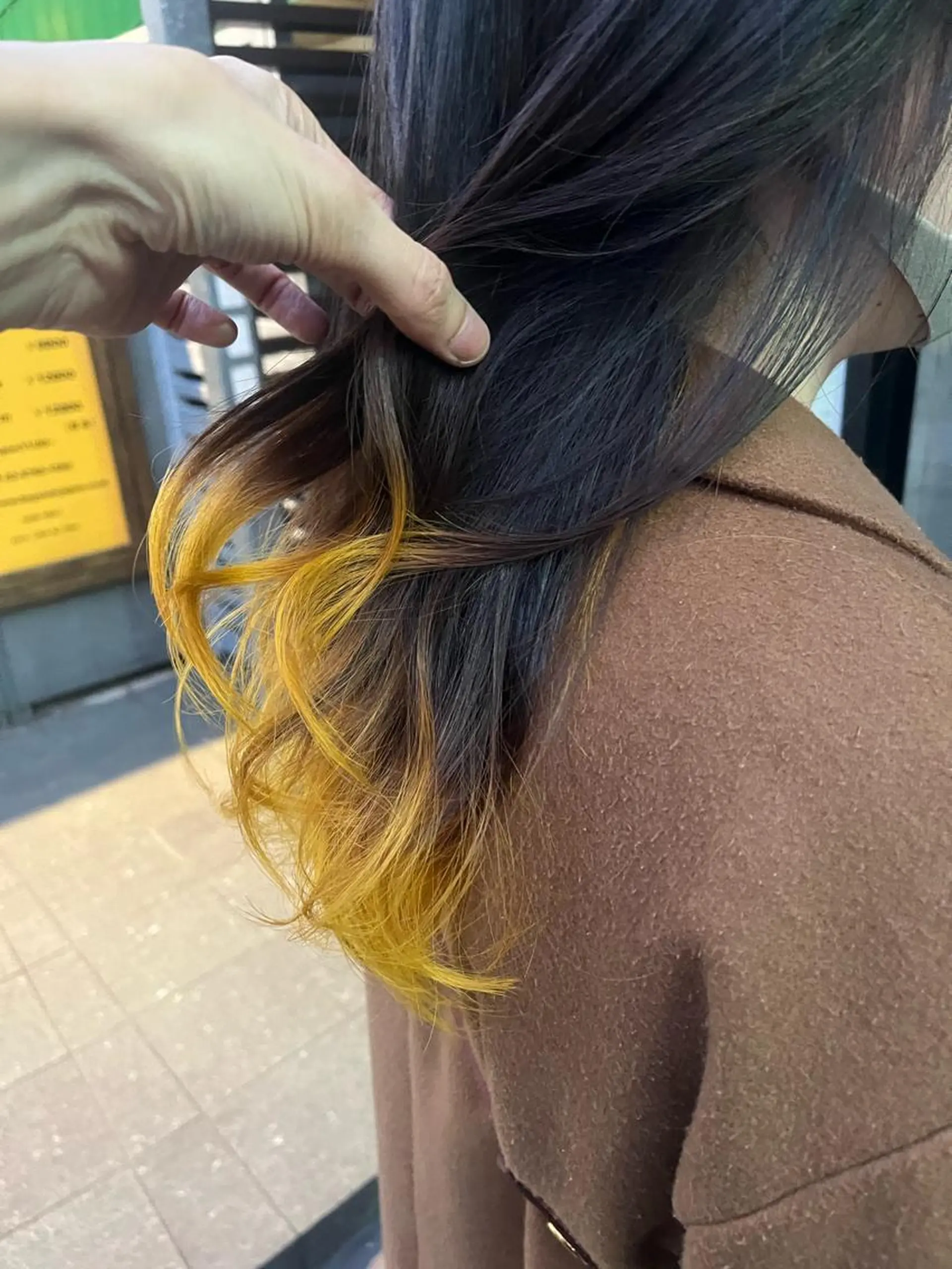 ロング カラー アッシュ バレイヤージュ ミストバング ベージュカラー ブリーチ カット ヘアカラー トリートメント 原宿サロン代表 デザインカラー伊藤卓のヘアスタイル