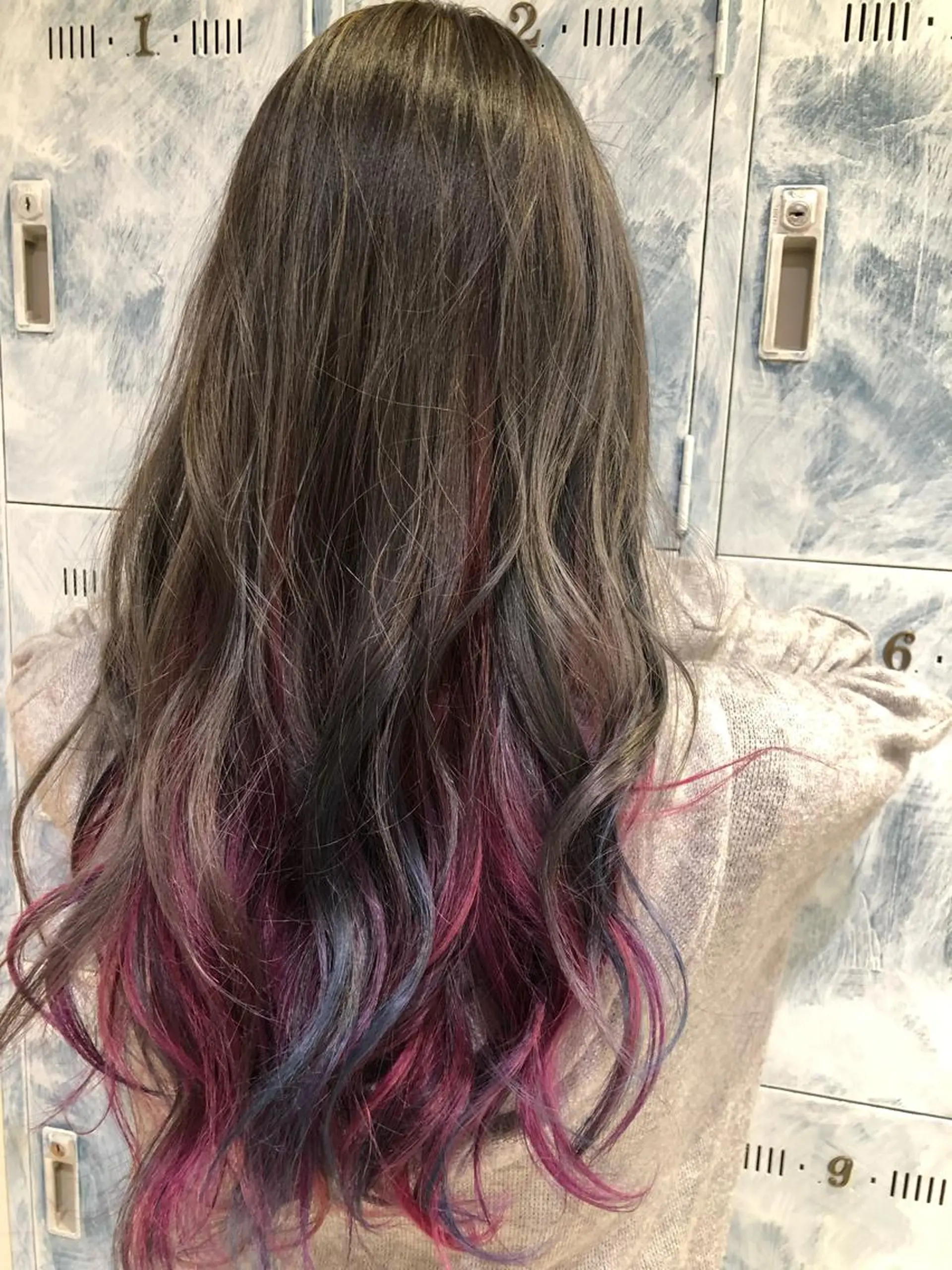 ロング カラー ブリーチ ユニコーンカラー 松本 明日可のヘアスタイル