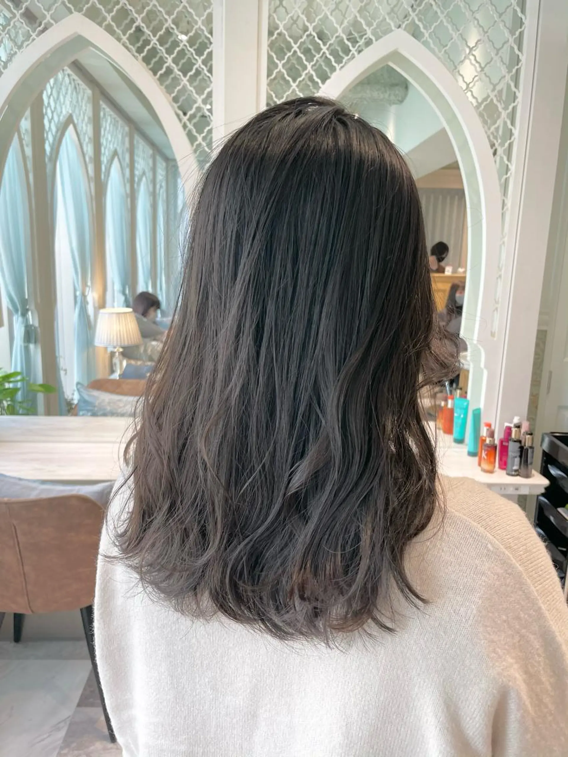 カラー ベージュカラー 黒髪 ブリーチ ブルーカラー ブルーブラック ヘアカラー 木屋元一/透明感 /レイヤー/顔まわりのヘアスタイル