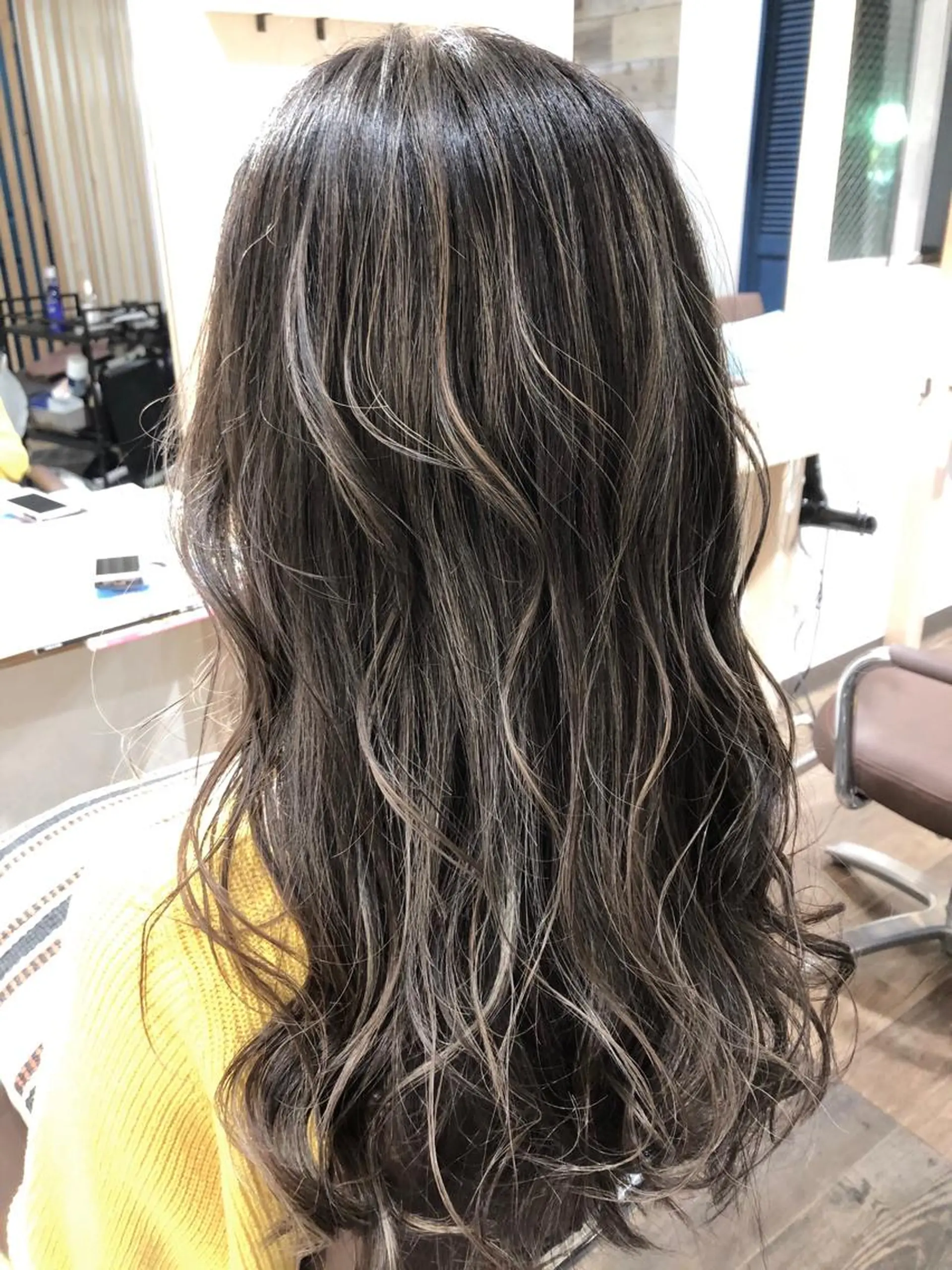 ロング カラー アディクシーカラー ブリーチ ケアブリーチ ハイライトカラー ハイライト カット ヘアカラー トリートメント 浦山 和之のヘアスタイル