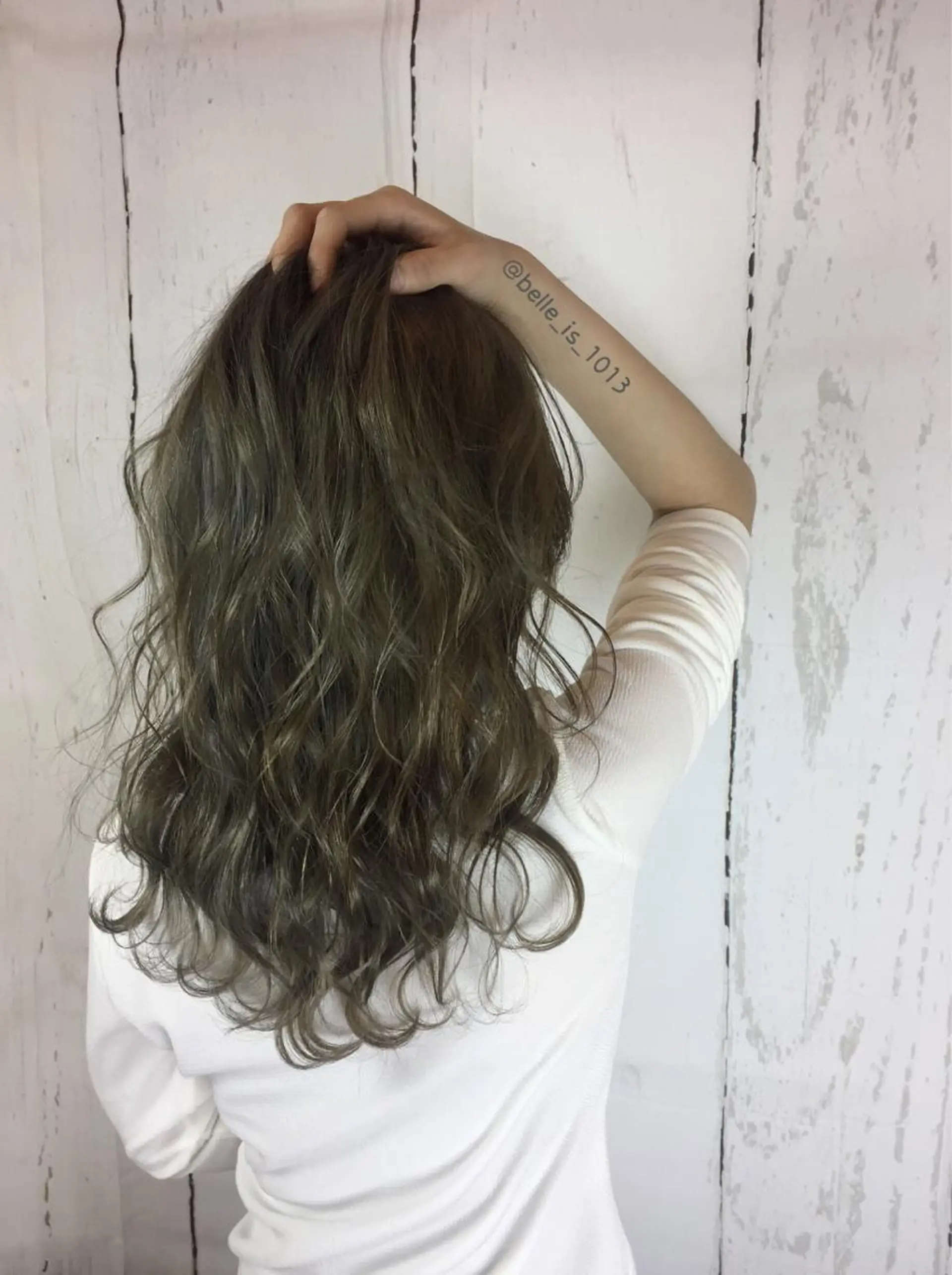 セミロング 韓国レイヤー外国人風 透明感カラー髪質改善のヘアスタイル