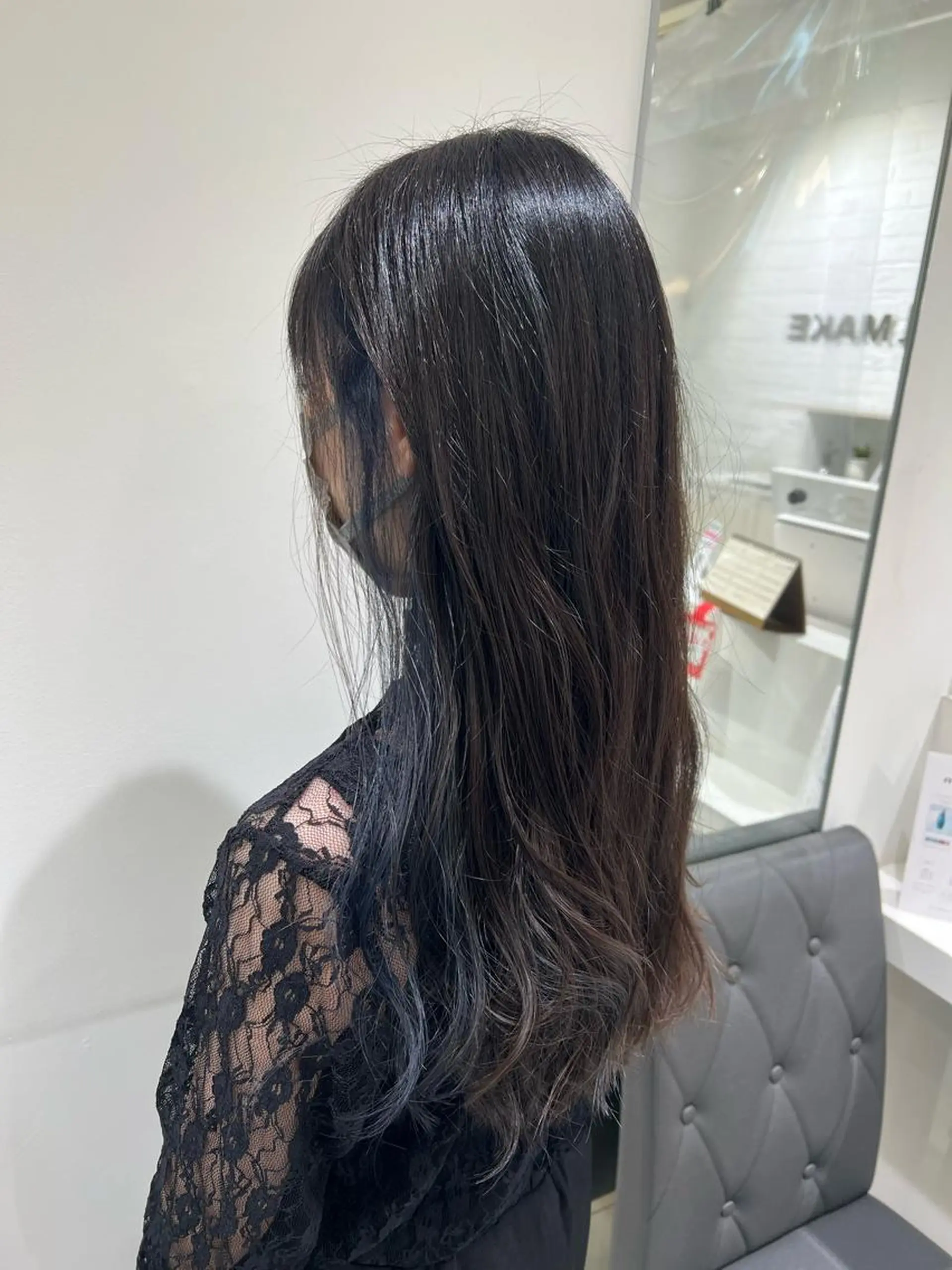 ロング カラー ブルーカラー ブルージュ イヤリングカラー グレージュ ヘアカラー トリートメント 【暖色カラー特化】 中山由梨のヘアスタイル