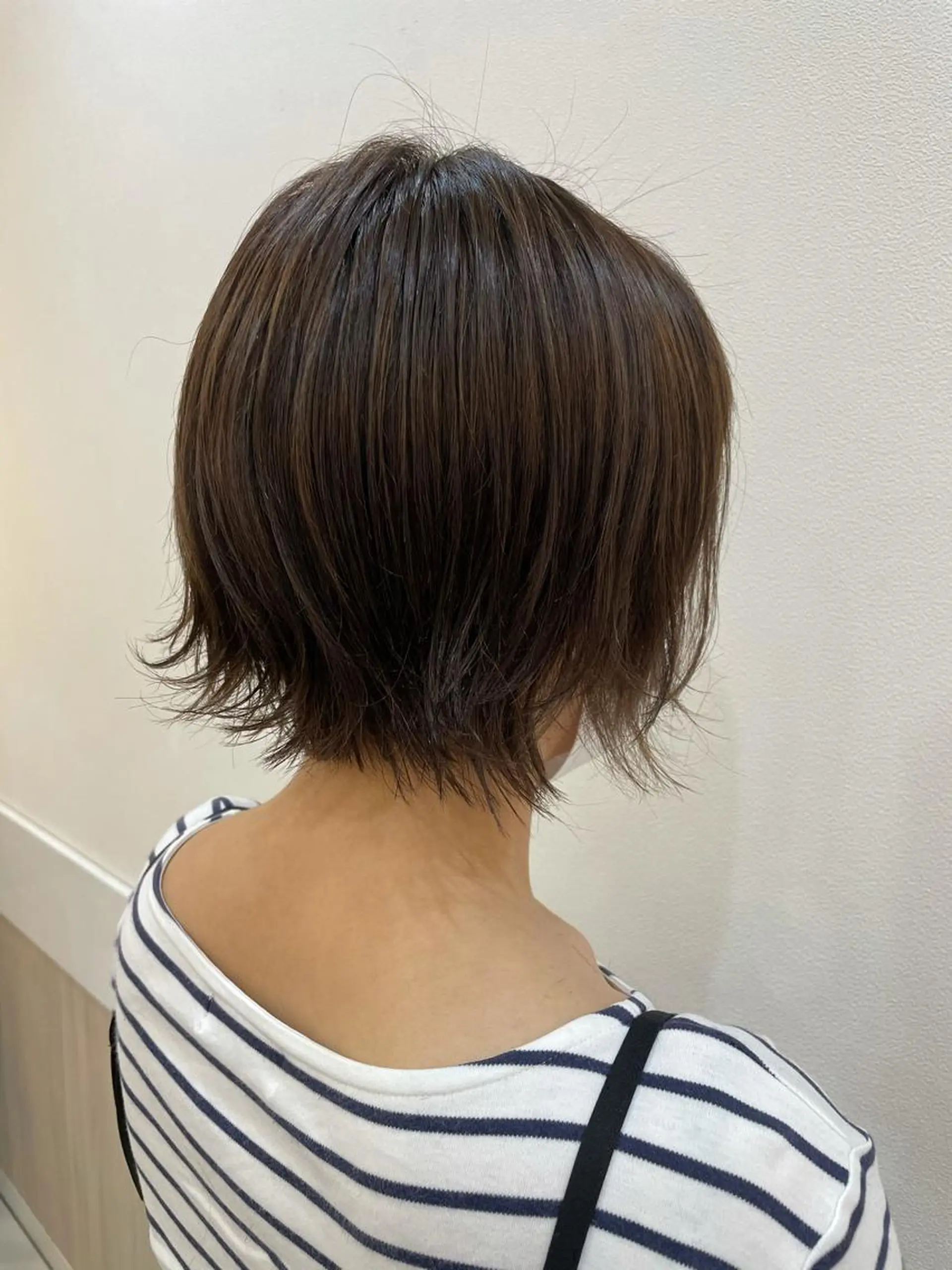 ショート カラー カット 内田温子大人女性 ハイライト、ボブのヘアスタイル