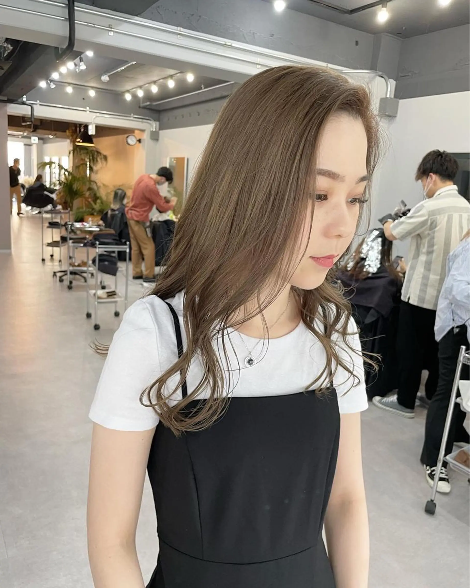 ロング ヘアカラー ミルクティーベージュ ❤︎レイヤー MIAのヘアスタイル