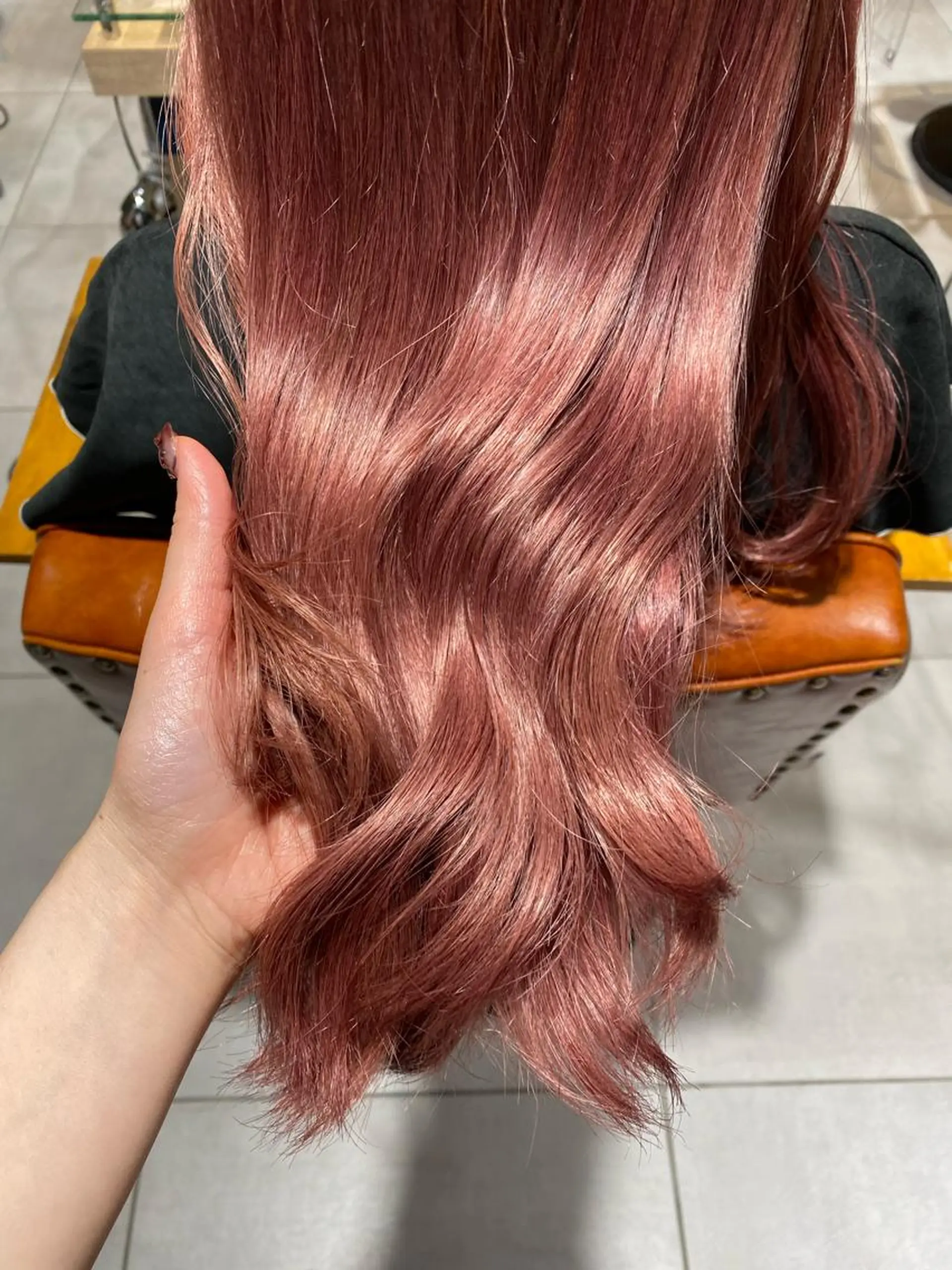 ロング カラー ベージュカラー ブリーチ ピンクカラー ピンクベージュ 関口 桃花🌷 暖色カラーのヘアスタイル