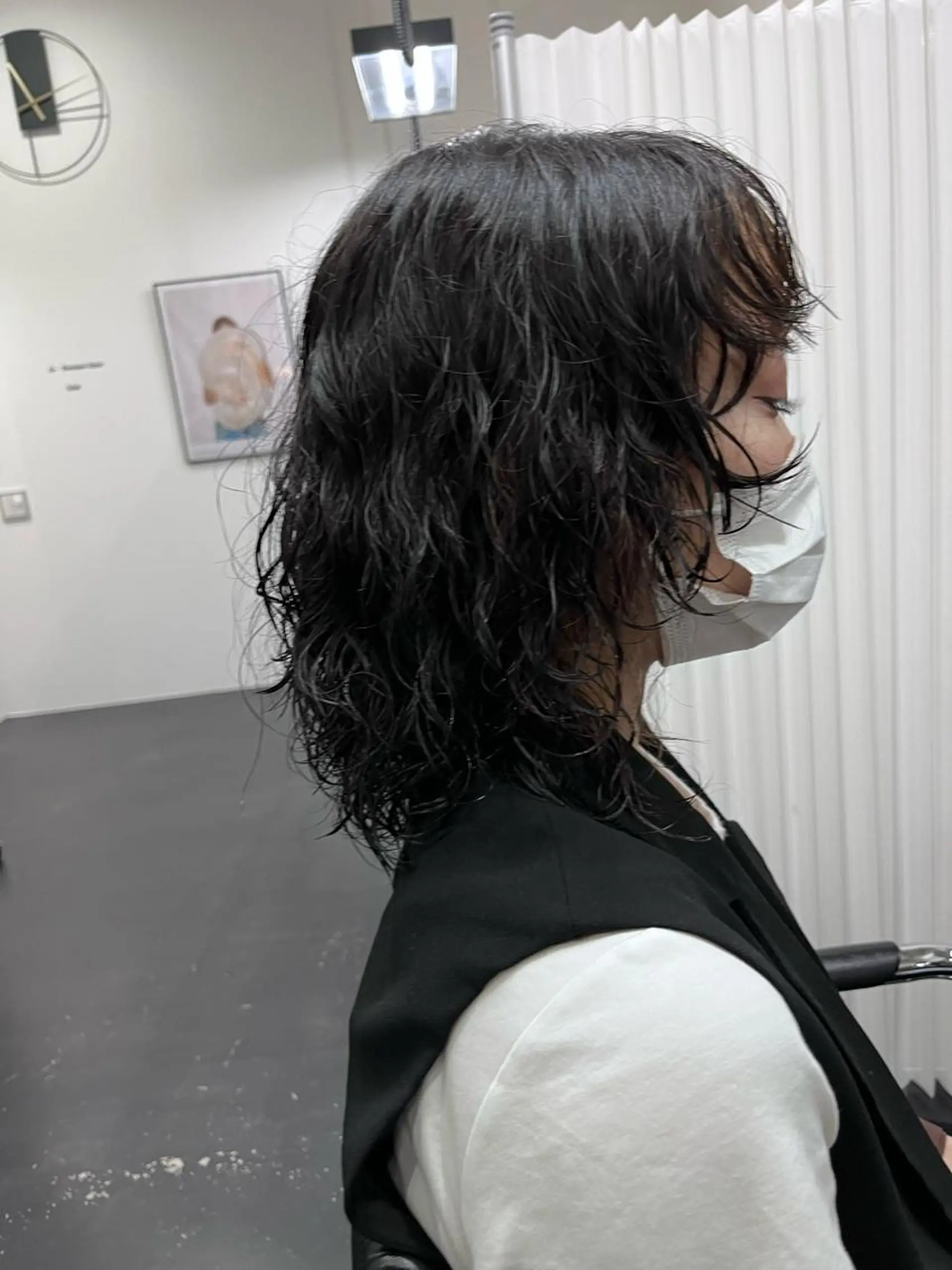 ミディアム パーマ ミディアムパーマ レイヤーカット heir studio Baretta所属・山本 銀次郎のヘアスタイル