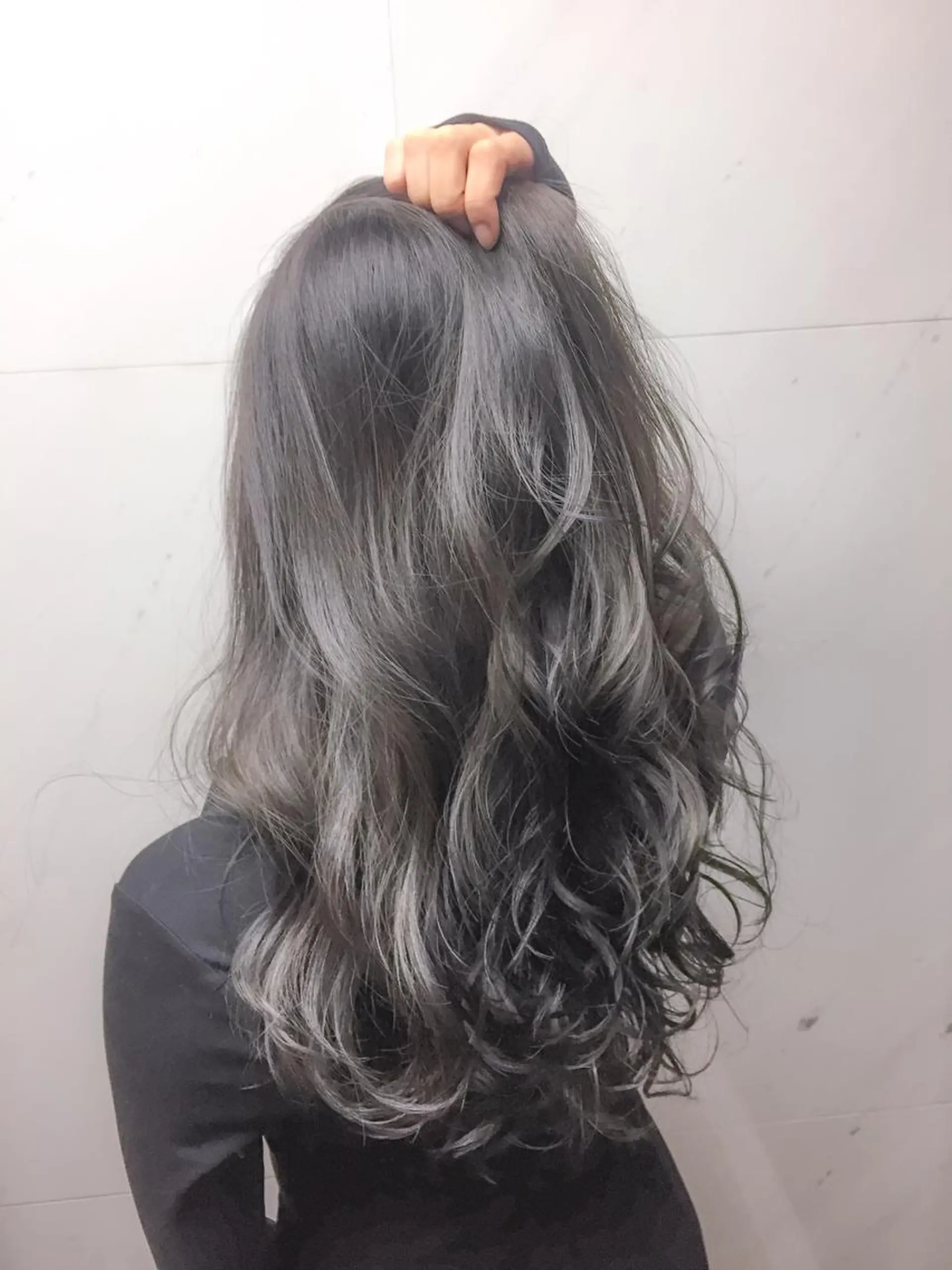 セミロング ロング カラー ブリーチ ハイライトカラー ラベンダーカラー ラベンダーグレー ハイライト l'or所属・宮内 佑規のその他イメージ
