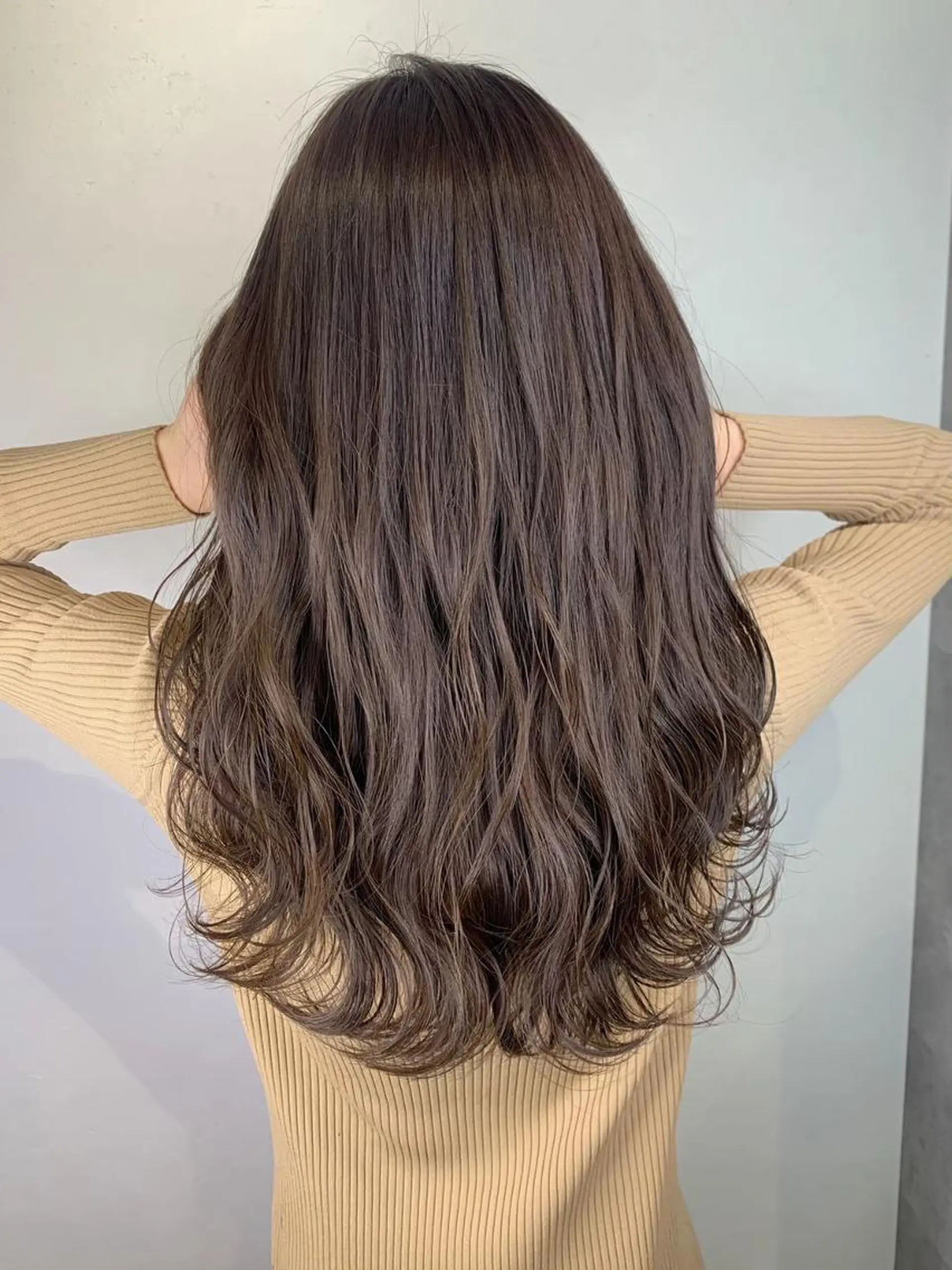 ロング ボブ 斜めバング 外国人風カラー 伸ばしかけ ハイライト _WHITE鳳店 アンダーバーホワイトのヘアスタイル