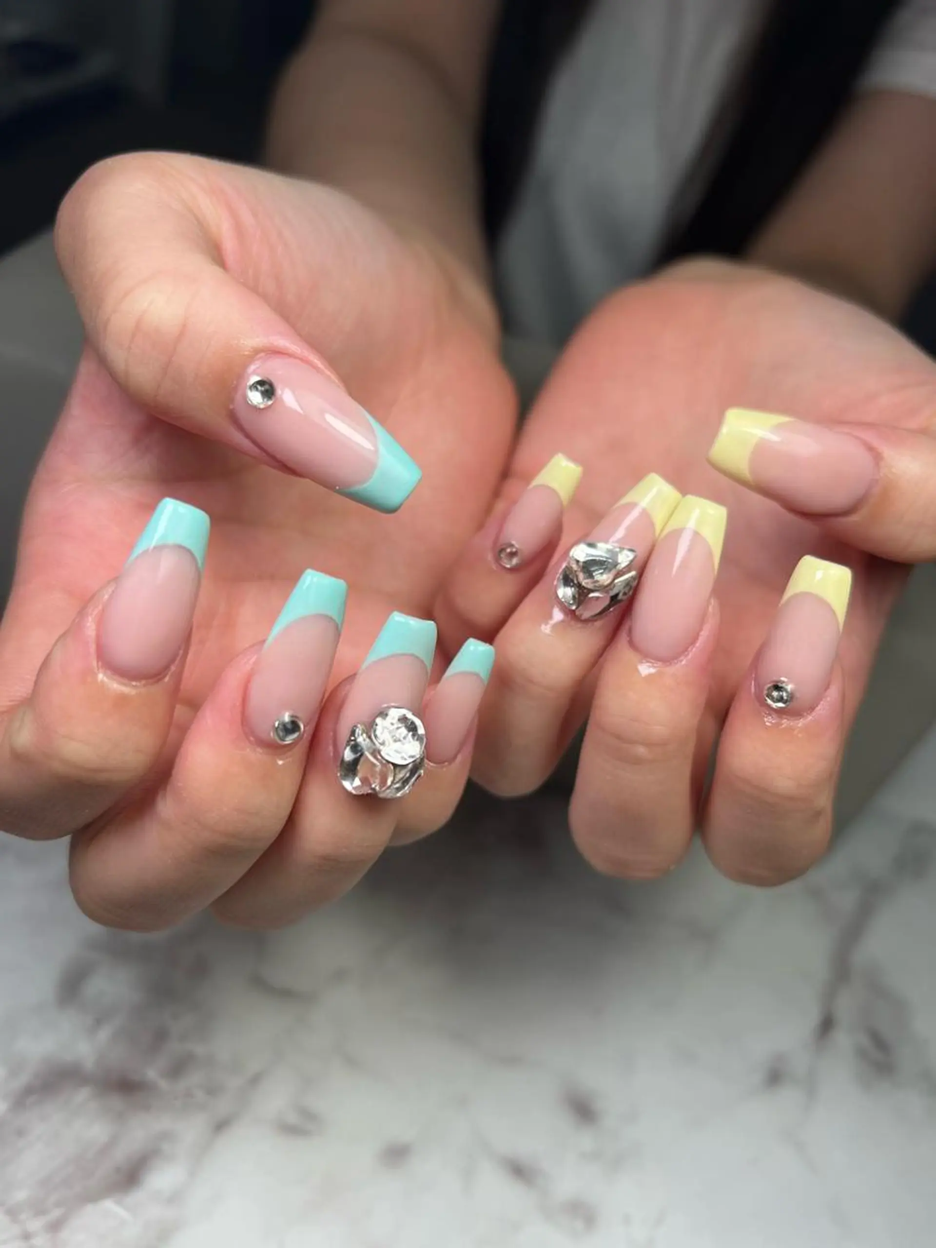 ネイル キラキラネイル スカルプネイル ハンドネイル Nail Salon L'arc所属・💊大阪/心斎橋 moni🧠のネイルデザイン