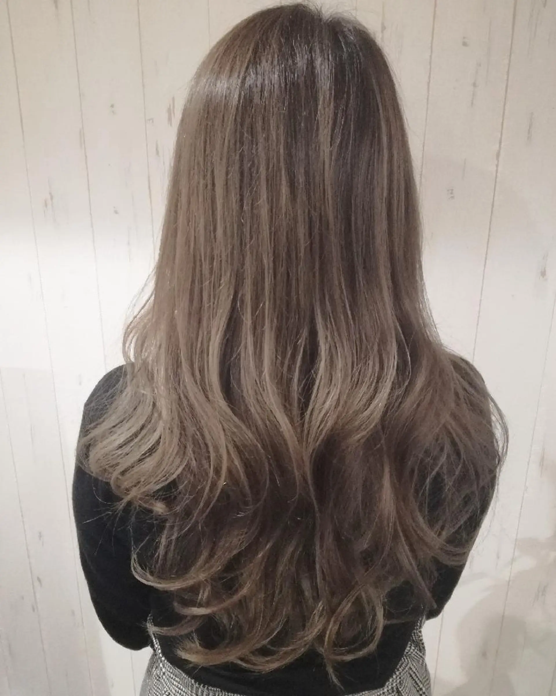 ロング カラー ベージュカラー ミルクティーベージュ 西川 敏夫のヘアスタイル