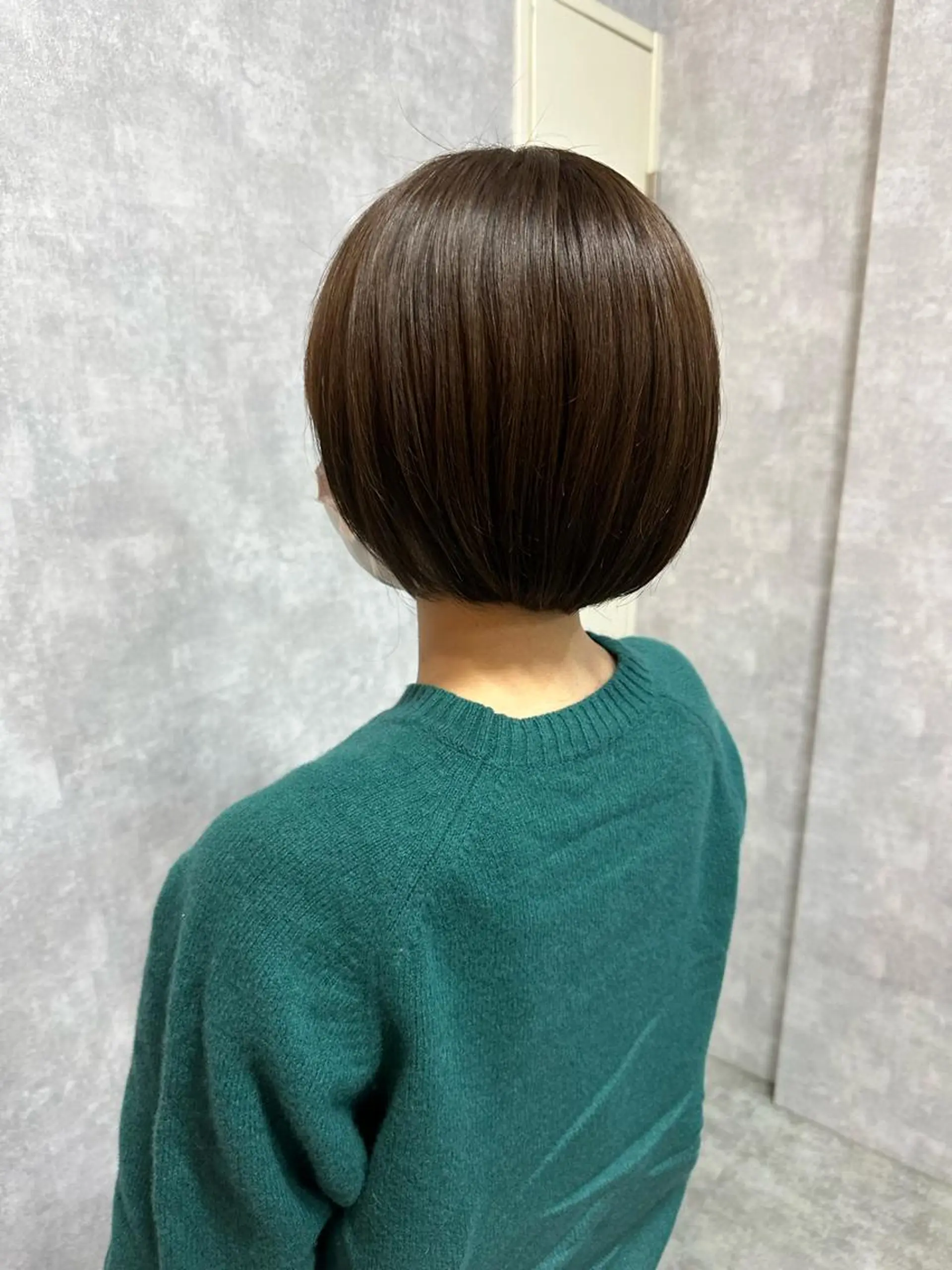 ショート 切りっぱなしボブ ショートボブ ハンサムショート 丸みショート アッシュ カット ヘアカラー トリートメント モテ髪/ボブ/ショー ト/アダチフウトのヘアスタイル