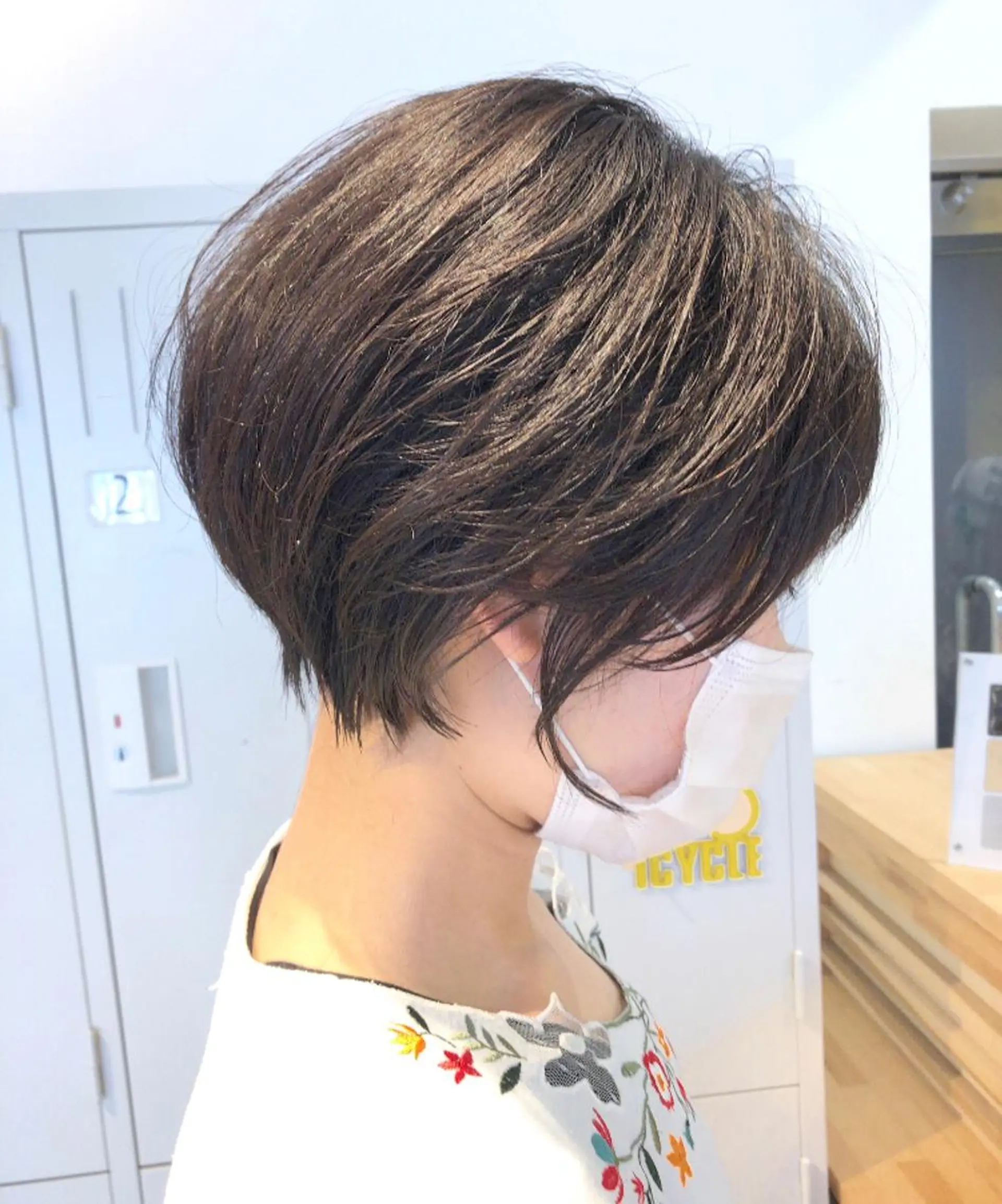 ショート esse大阪茶屋町店所属・レイヤーカット 新井田陽寿のヘアスタイル