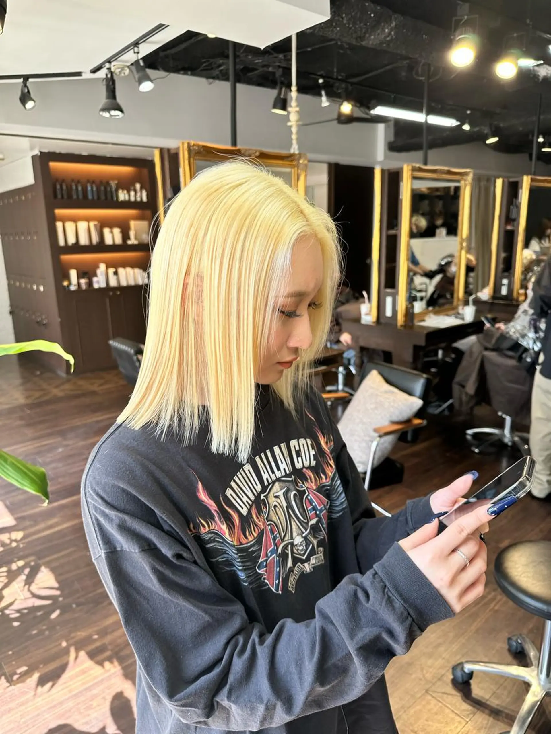 ミディアム カラー アディクシーカラー ブリーチ ケアブリーチ デザインカラー ハイトーンカラー カット ヘアカラー トリートメント ワンホンヘア ケラチン/Kaitoのヘアスタイル