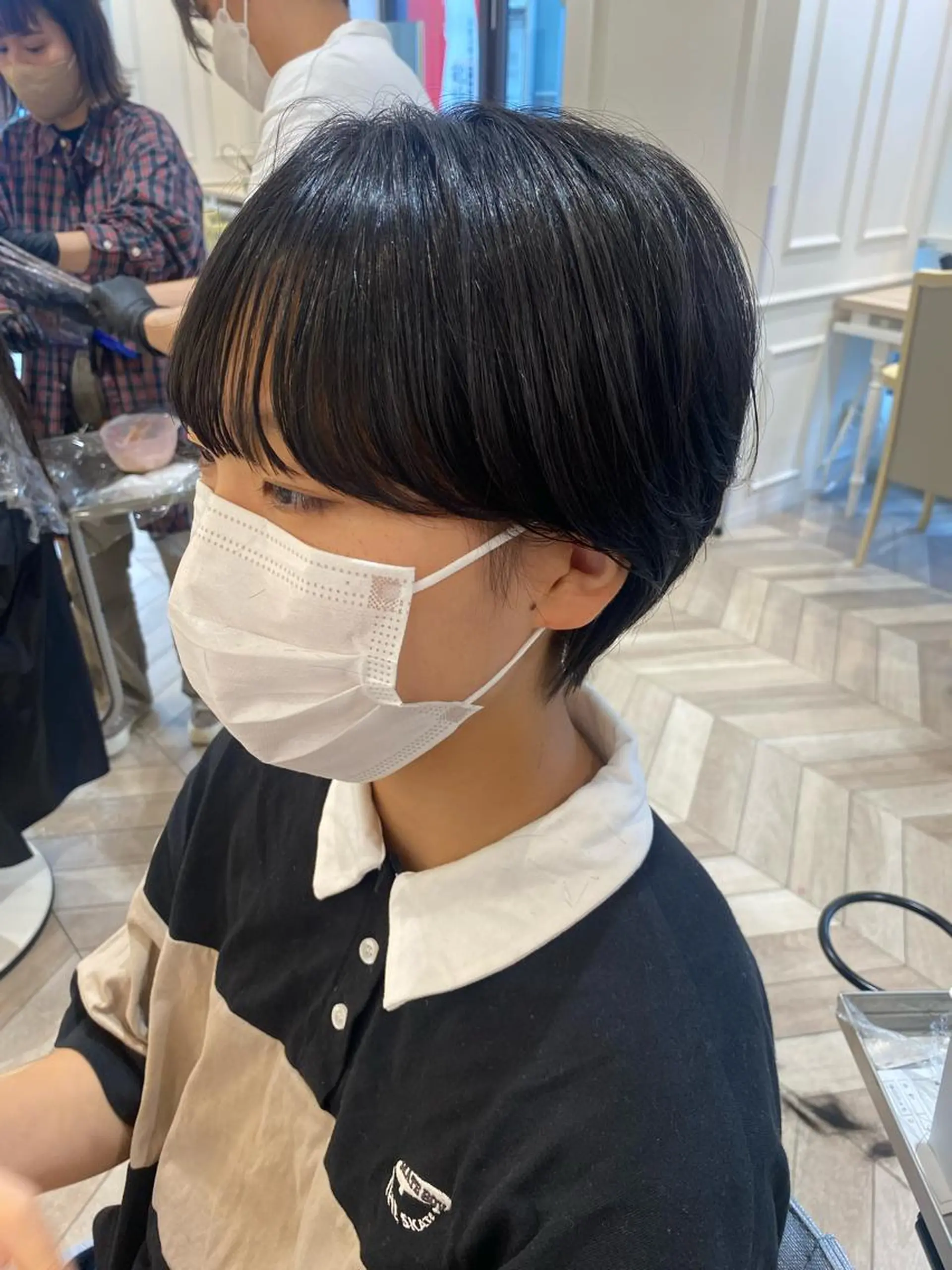 ショート ベージュ/インナー カラー🤍Rieのヘアスタイル