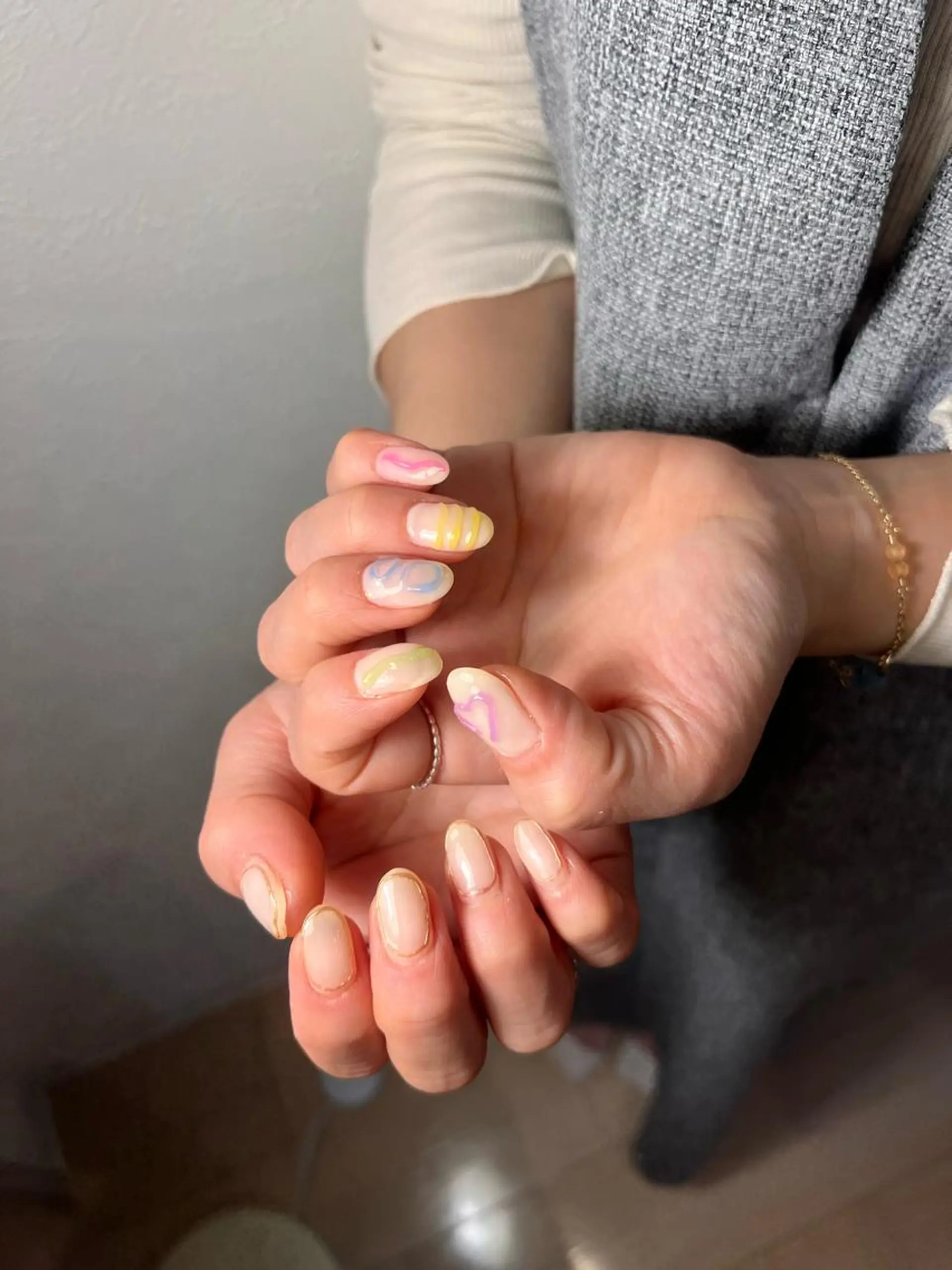 ミディアム ネイル ハンドネイル each所属・𝐞𝐚𝐜𝐡 nanami🩰のネイルデザイン