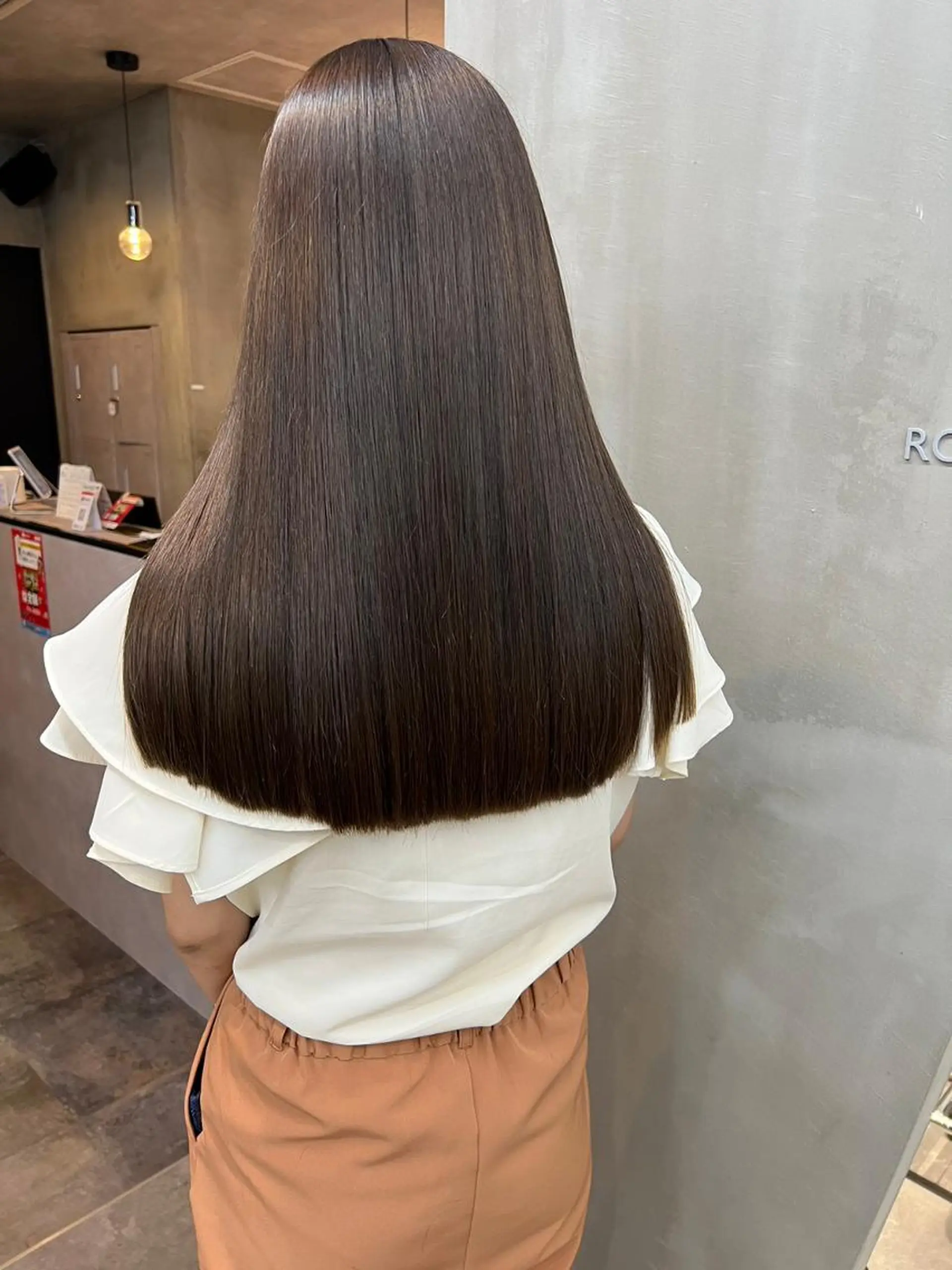 ミディアム カラー パーマ ヘアアレンジ ミディアムパーマ ベージュカラー ブリーチ ケアカラー イヤリングカラー カット ヘアカラー トリートメント ヘアケア特化型サロン newi 京橋のヘアスタイル