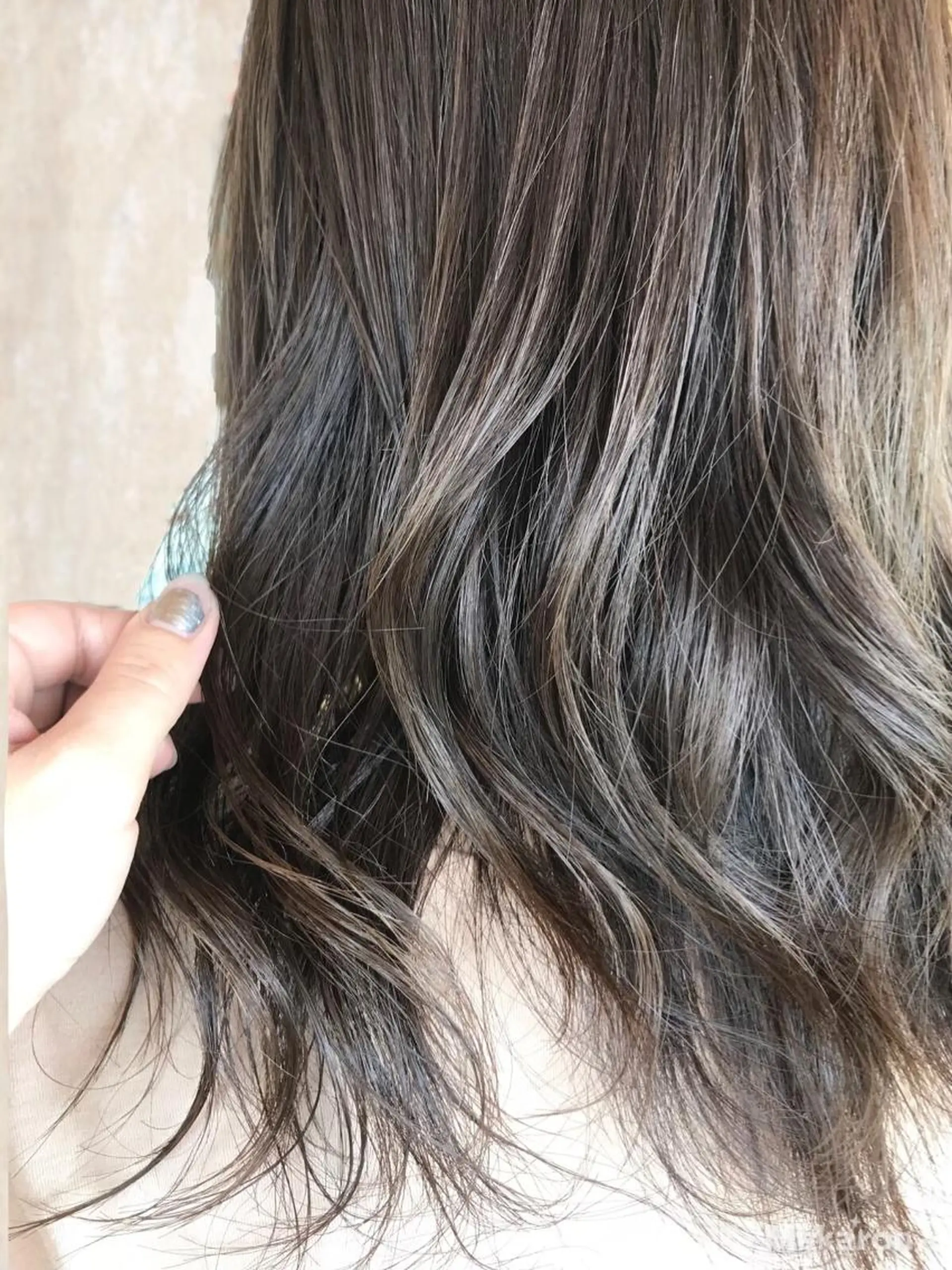 ロング カラー アッシュ シルバー シルバーアッシュ hair works raptureのヘアスタイル