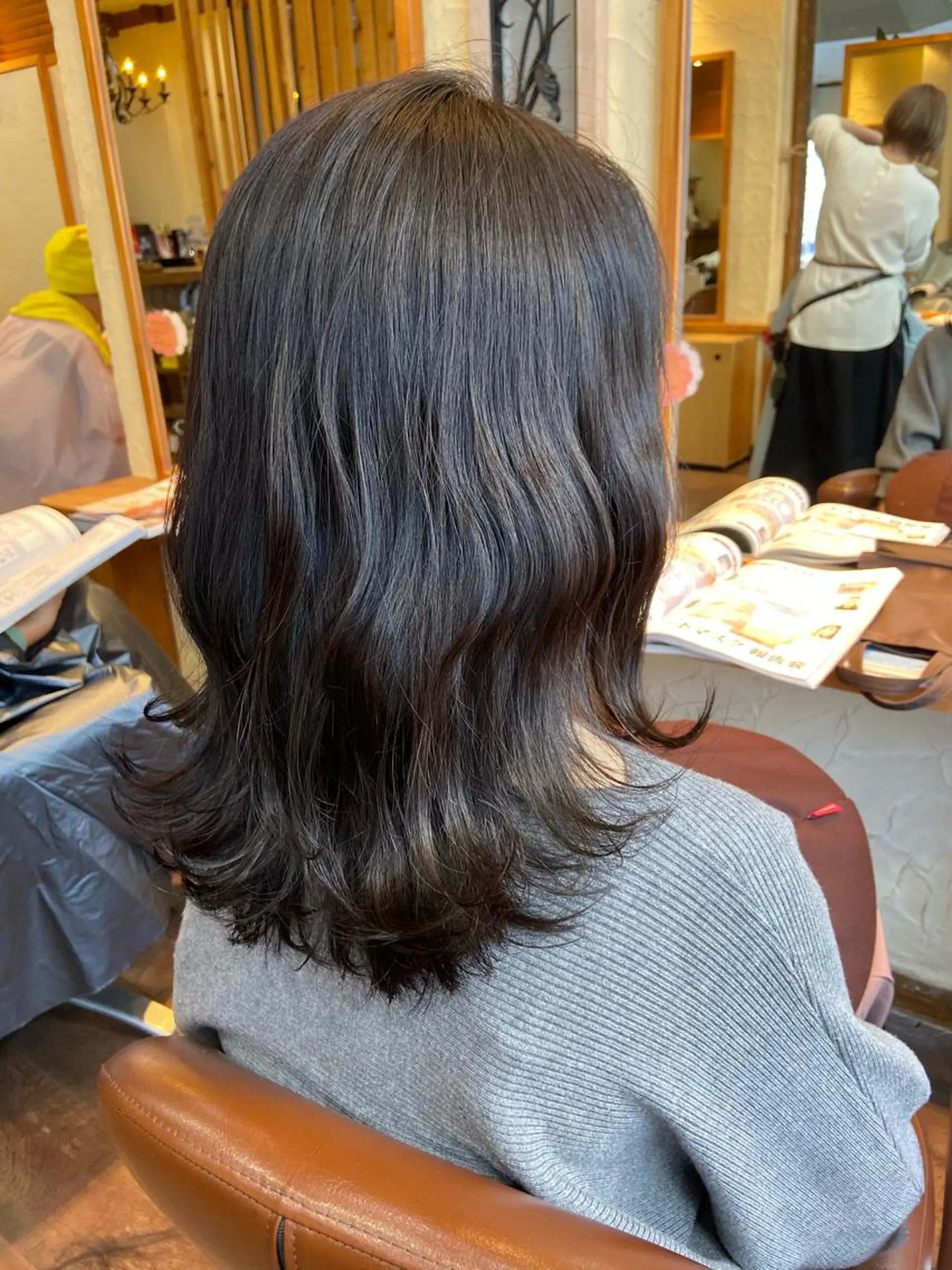 セミロング カラー 鎌田 祥江のヘアスタイル