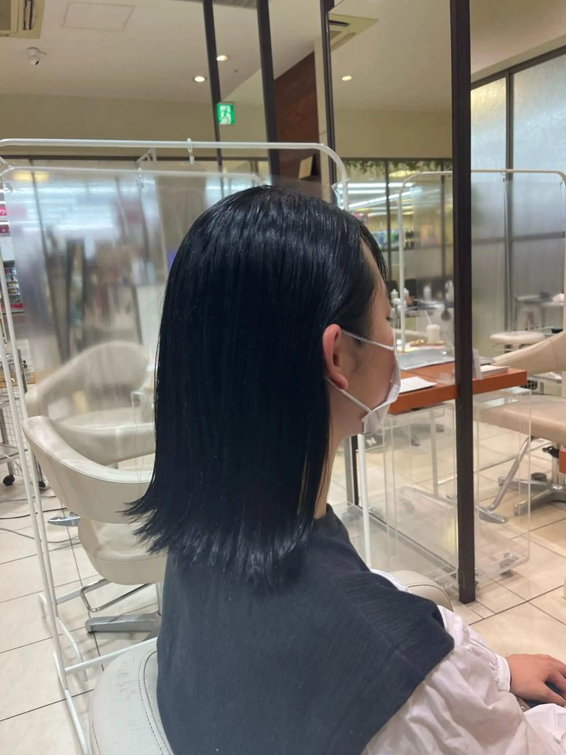 ミディアム カラー 黒髪 ブルーカラー ブルーブラック カネヒラ リョウスケのヘアスタイル