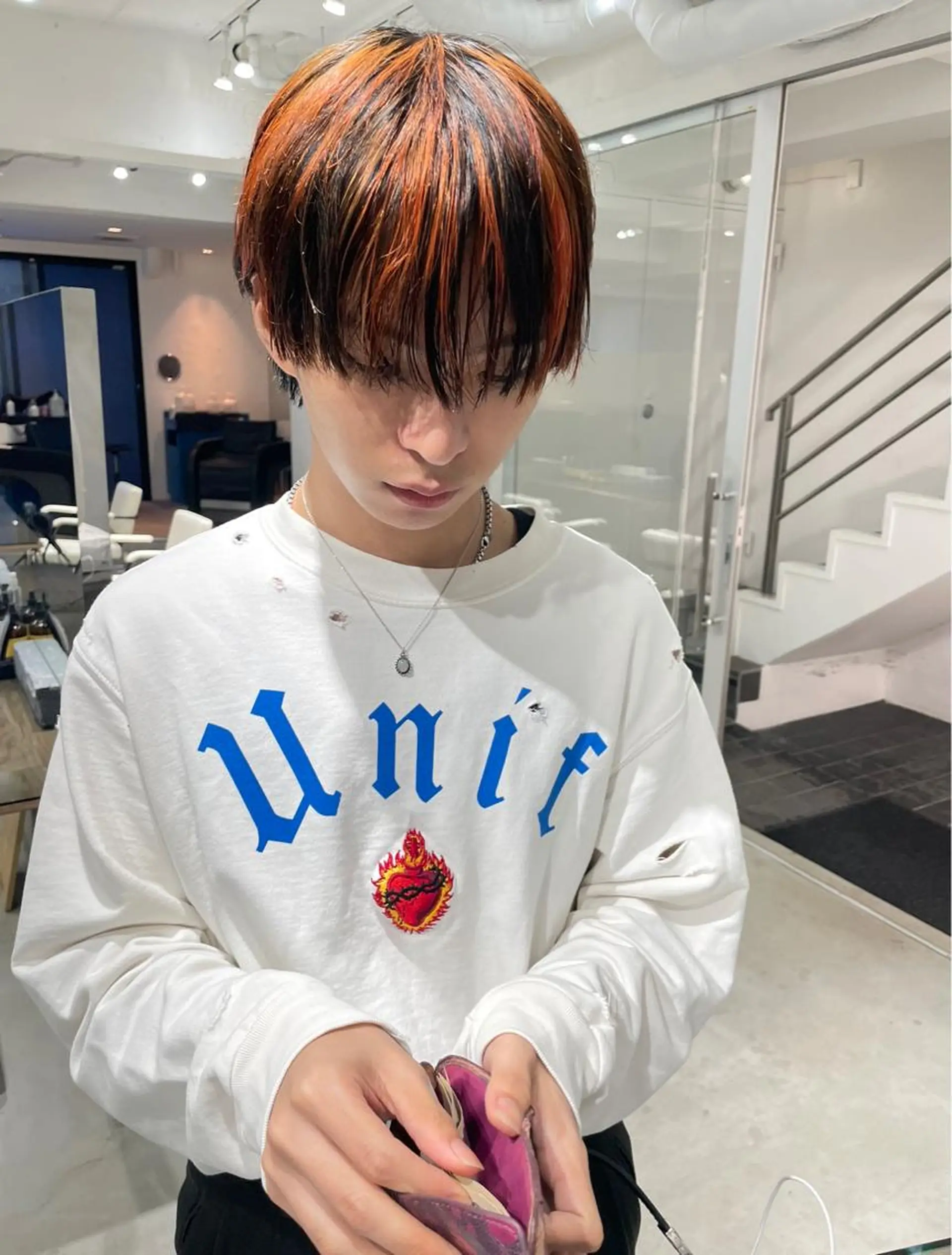 ショート カラー パーマ メンズ メンズバレイヤージュ メンズブリーチ センターパート フェードカット メンズハイライト スパイラルパーマ 🌐hina⭐️のヘアスタイル