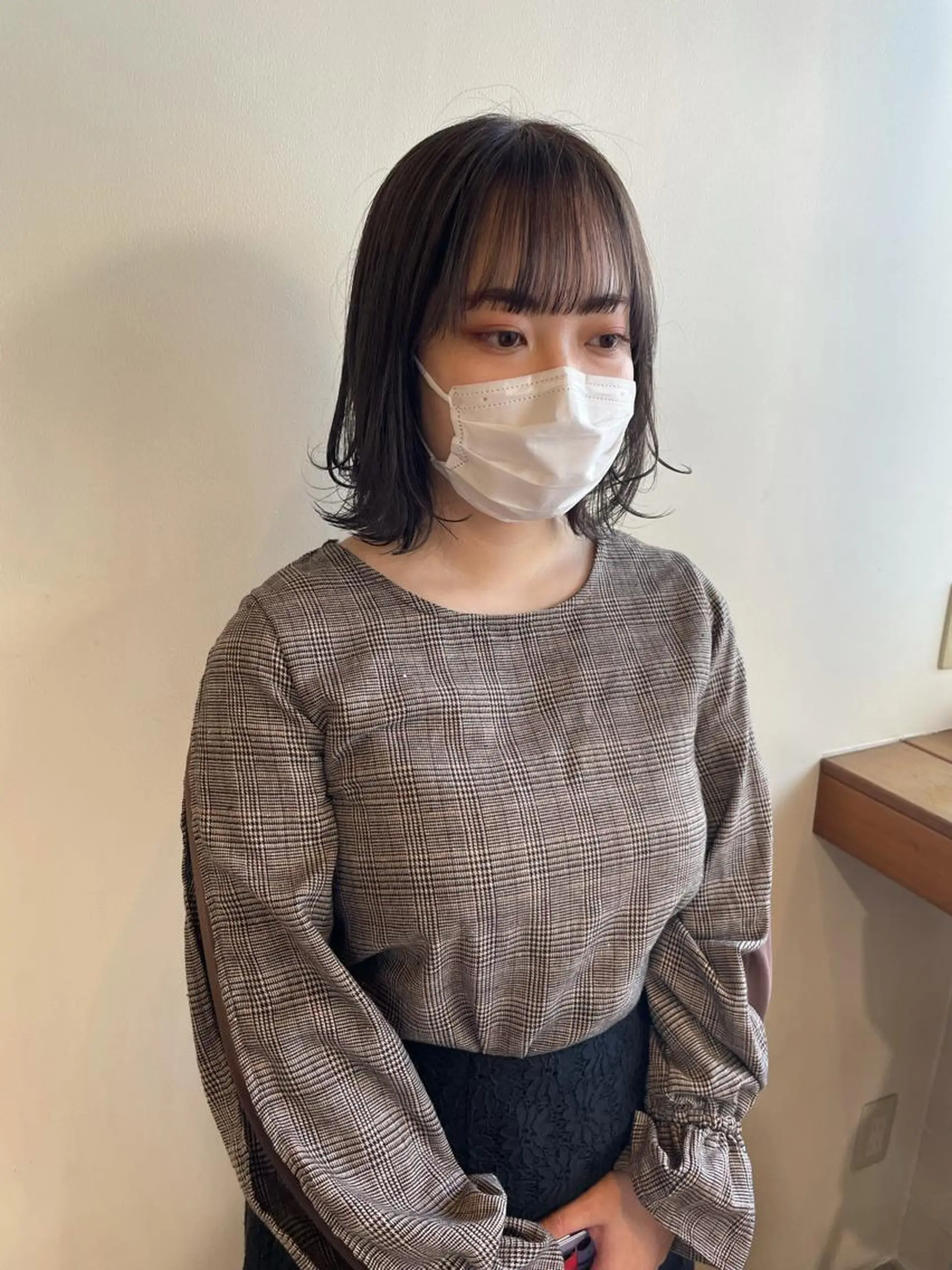 ミディアム カラー ブリーチ グレージュ カット ヘアカラー トリートメント MIOベージュカラー 柔らかいカラーのヘアスタイル