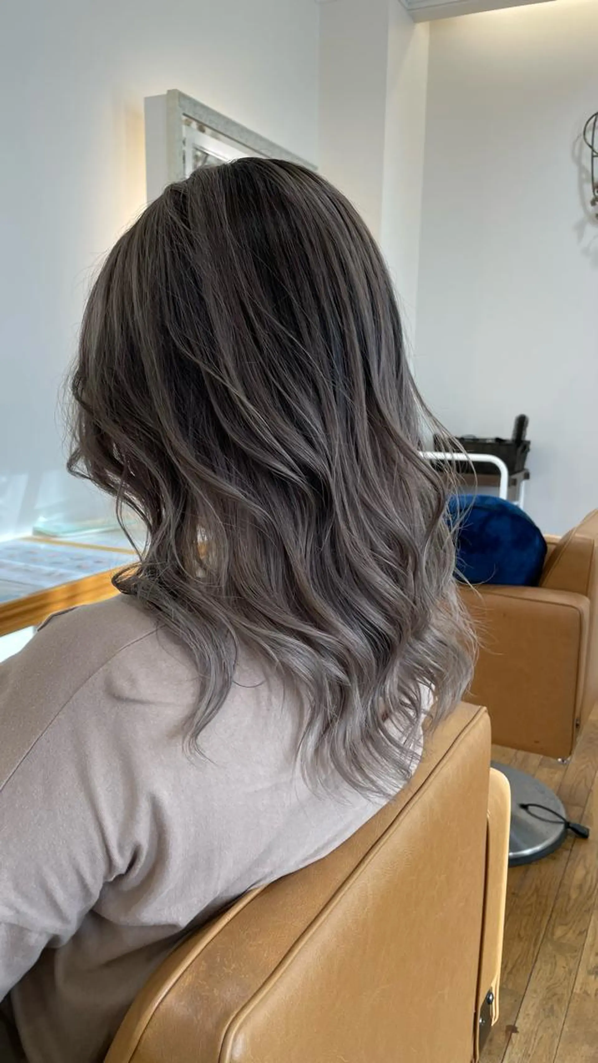 セミロング ヘアカラー トリートメント ブリーチ毛矯正.髪質 改善.髪にドラマをのヘアスタイル