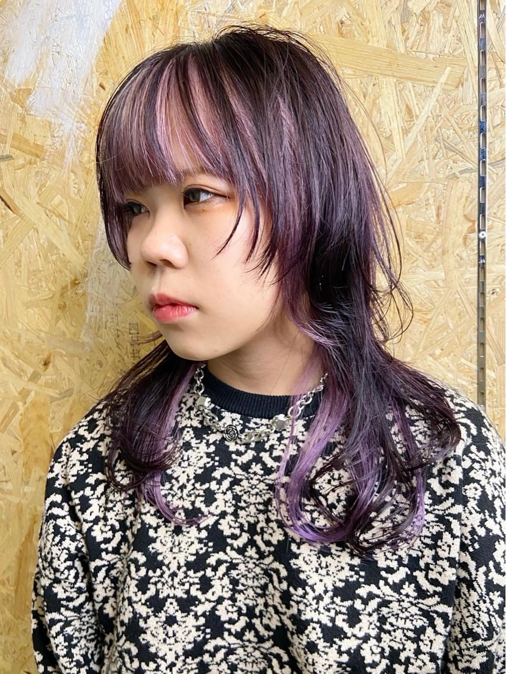 ミディアム カラー インナーカラー バイオレットカラー ウルフカット カット ヘアカラー トリートメント SALOWIN所属・ブリーチ✨ ボブ✨レイヤーのヘアスタイル