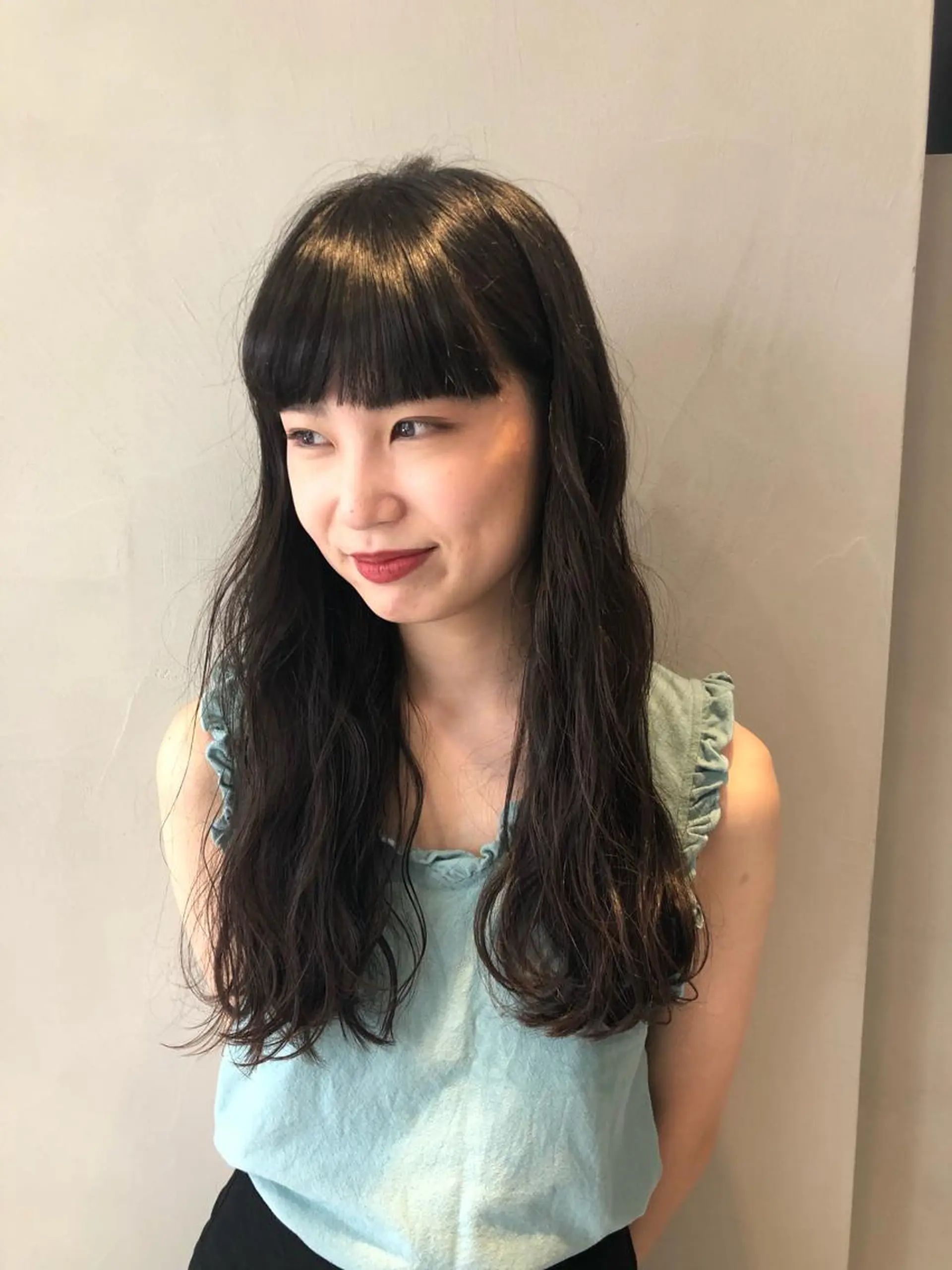 ロング カラー 荒木 依莉亜のヘアスタイル