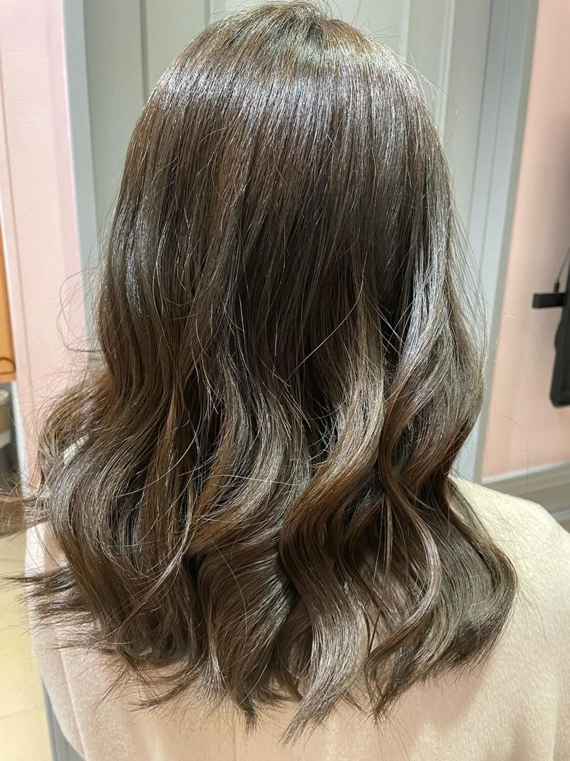 ミディアム カットモデル ヨネダのヘアスタイル