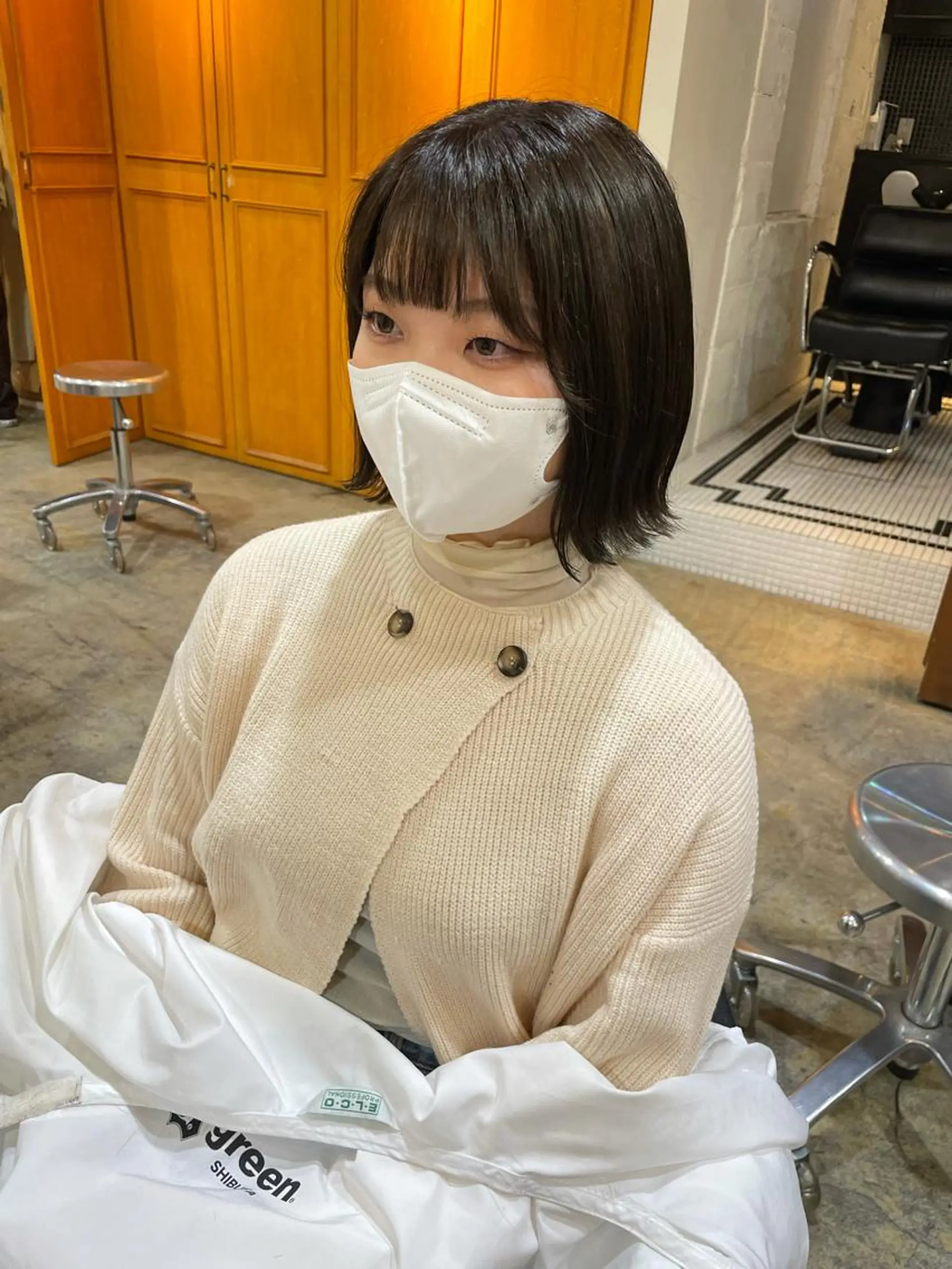 ミディアム カラー ブラウンカラー ダークブラウン カット ヘアカラー トリートメント MIOベージュカラー 柔らかいカラーのヘアスタイル