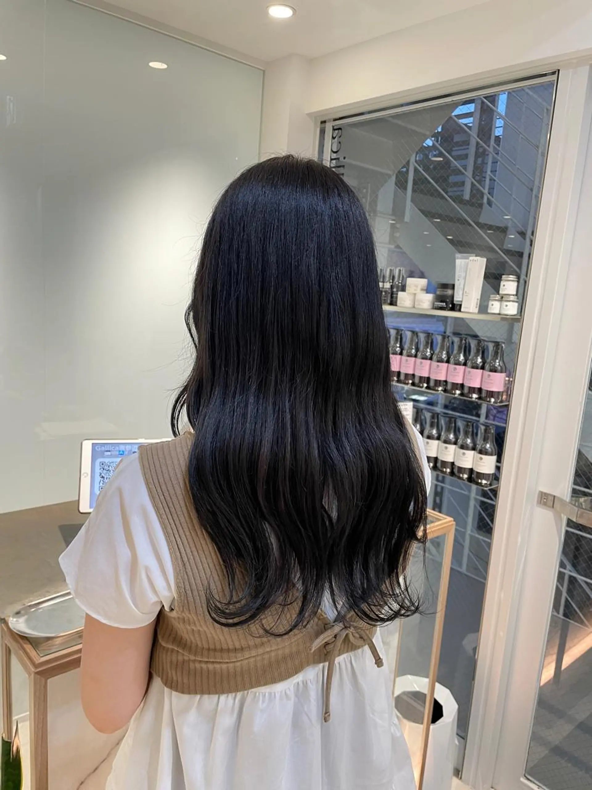 ロング カラー ヘアアレンジ 黒髪 ブルーカラー ブルーブラック ヘアカラー トリートメント ヘッドスパ ヘアセット 艶髪✨寒色カラー✨ 翁長孝輔のヘアスタイル