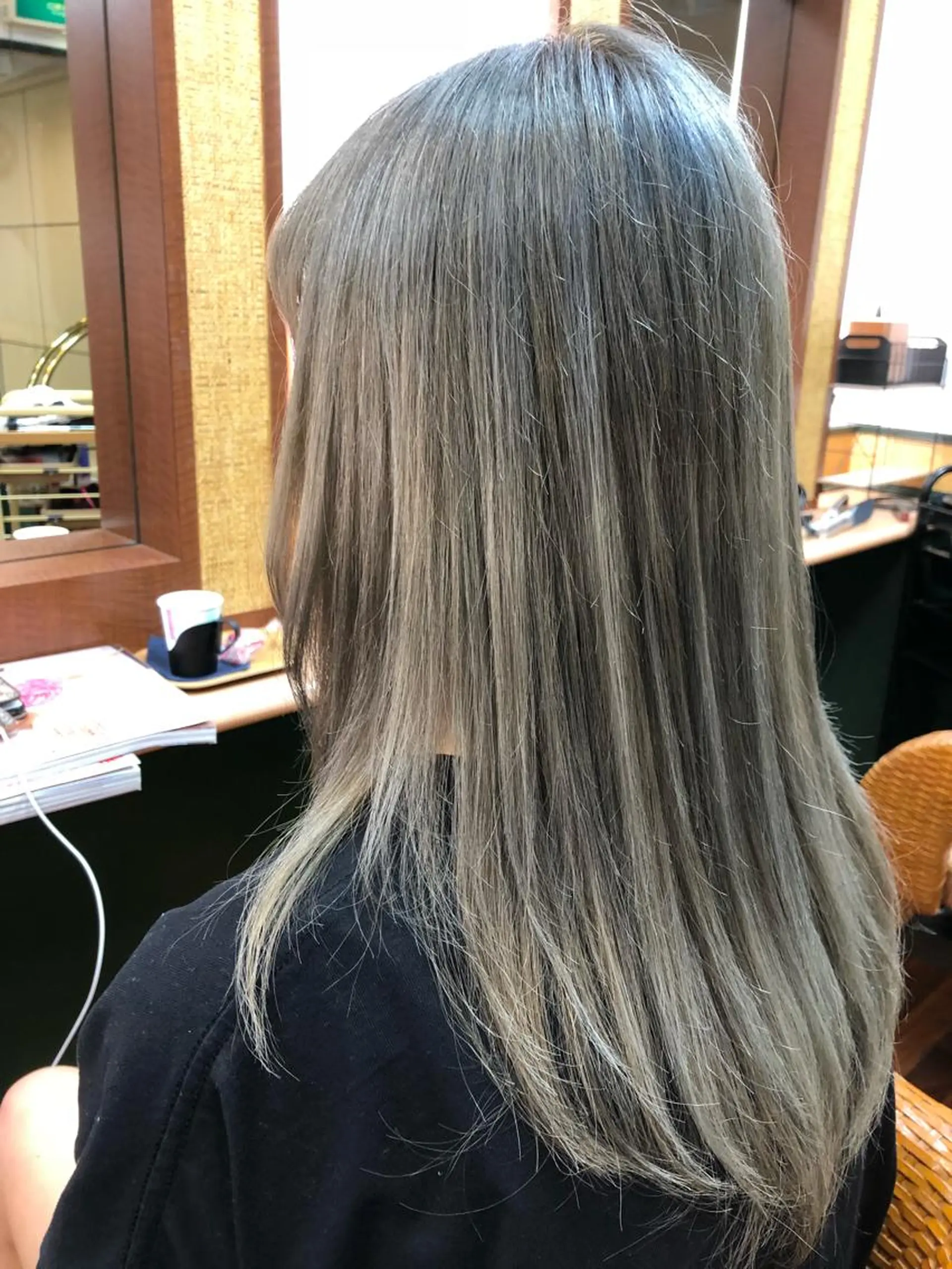 カラー アッシュ シルバー シルバーアッシュ 鈴木 隼人のヘアスタイル