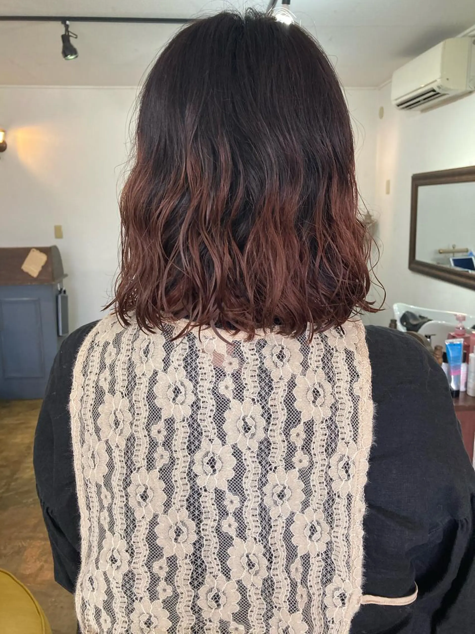ミディアム 阿嘉 萌子のヘアスタイル