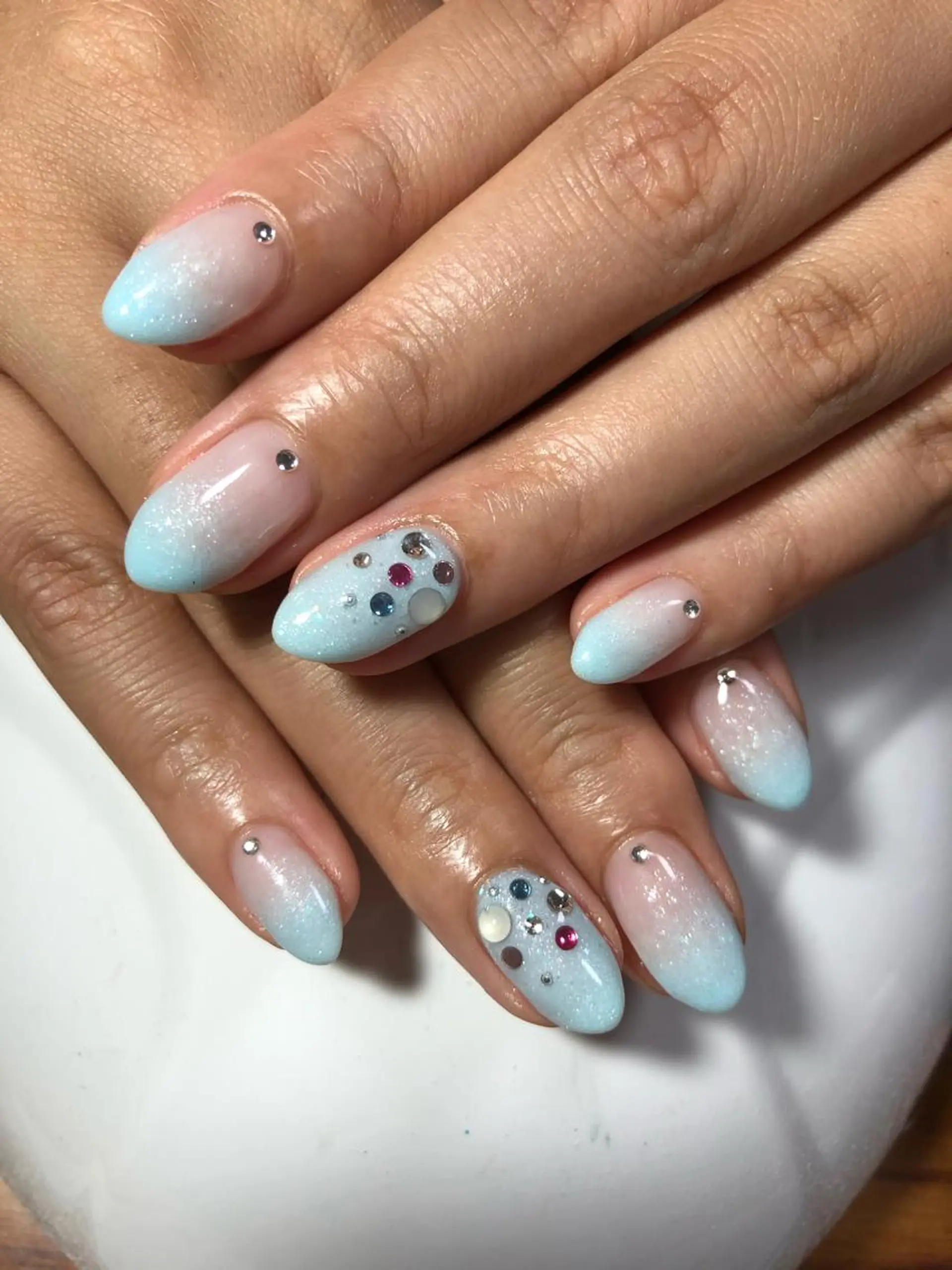 ネイル ストーンネイル MaHaRo所属・S HARUKAのネイルデザイン