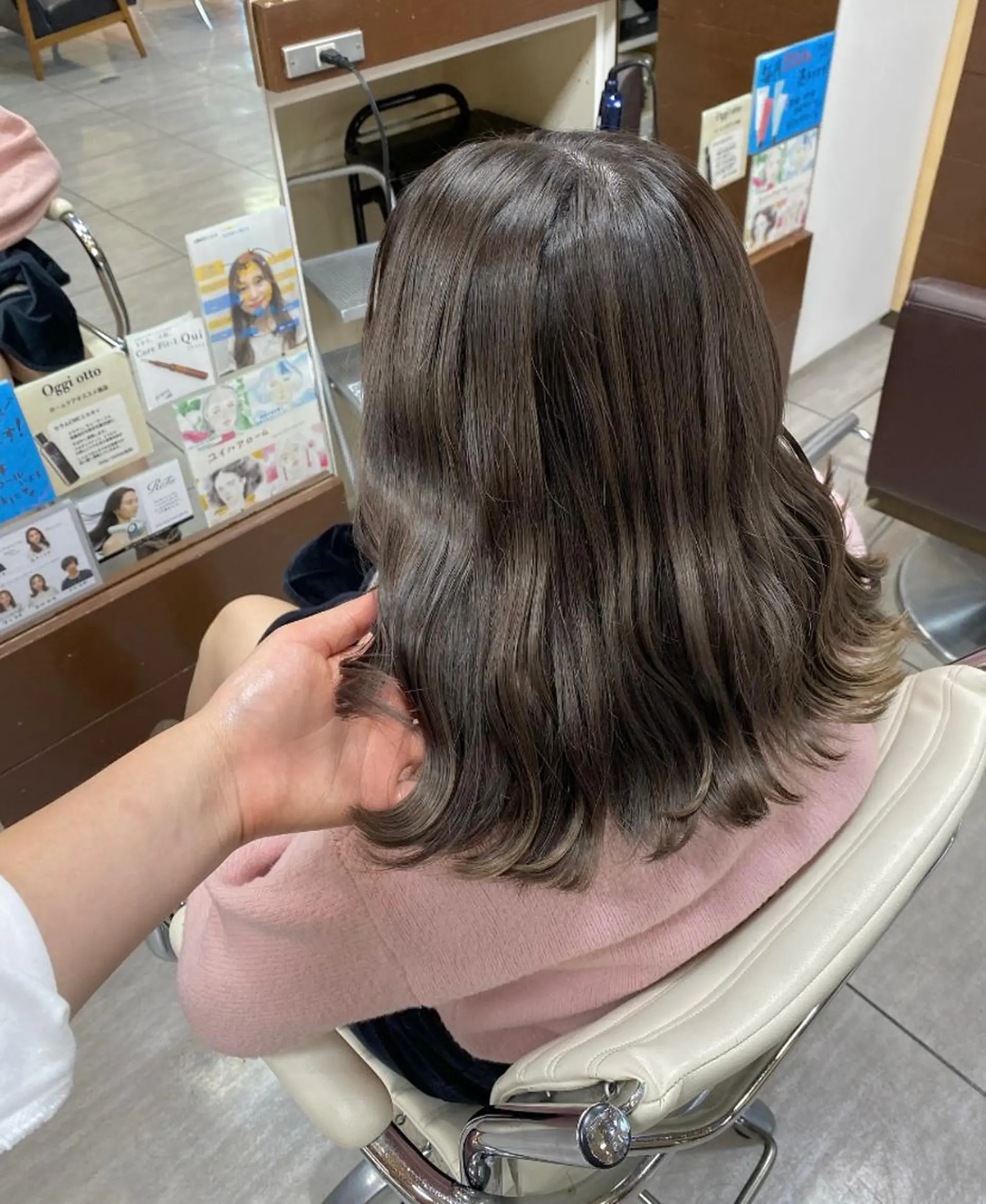 セミロング カラー ヘアアレンジ HAIRSALONLOOP所属・川上 麻梨阿のヘアスタイル