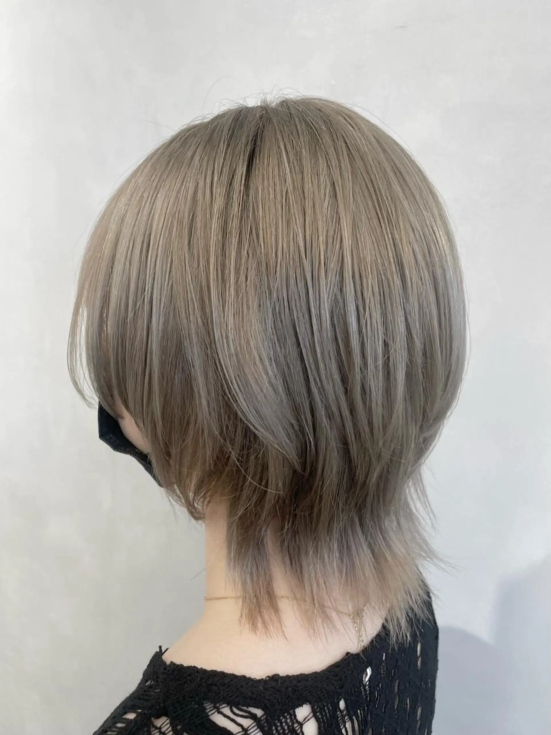 ショート カラー ベージュカラー ブリーチ ケアブリーチ ハイトーンカラー ホワイトベージュ 透明感カラー✨艶髪 制作🌱山根あゆみのヘアスタイル