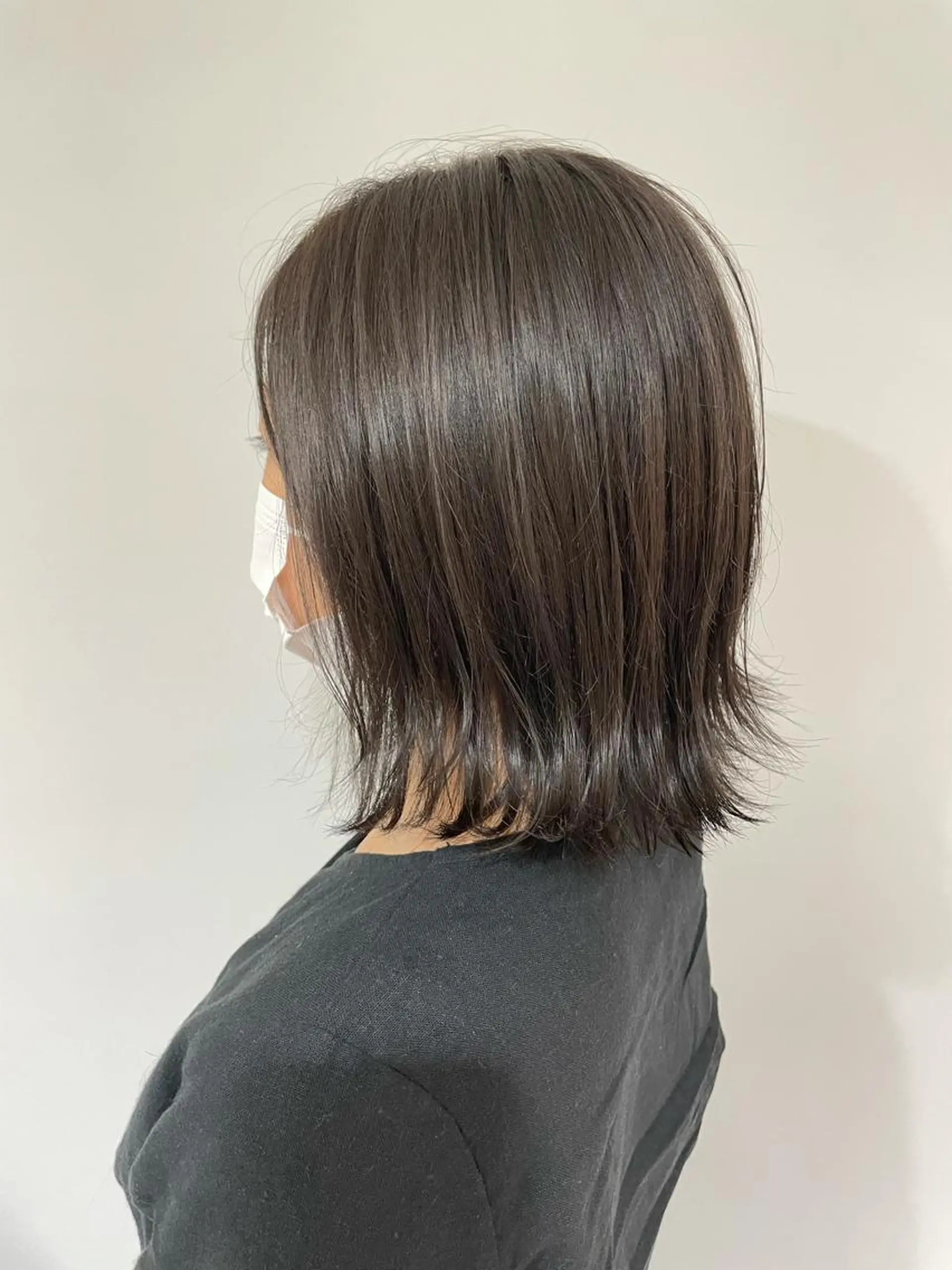 ミディアム アイスグレージュ ボブ くびれヘア 太田ありさ クリーミーヘアカラーのヘアスタイル