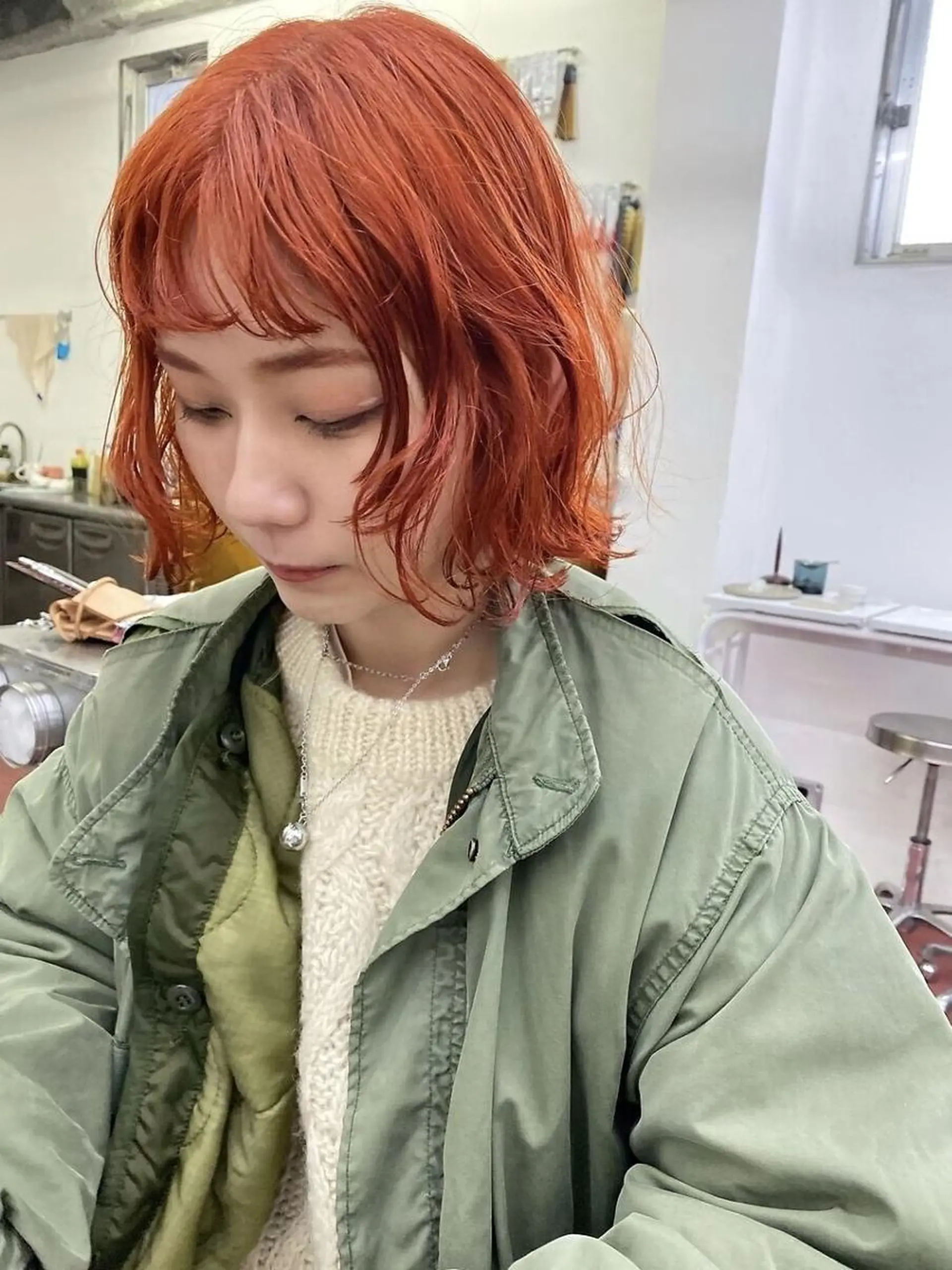 カラー ミディアム qiie リタッチ 黒染め　ワンカラーのヘアスタイル