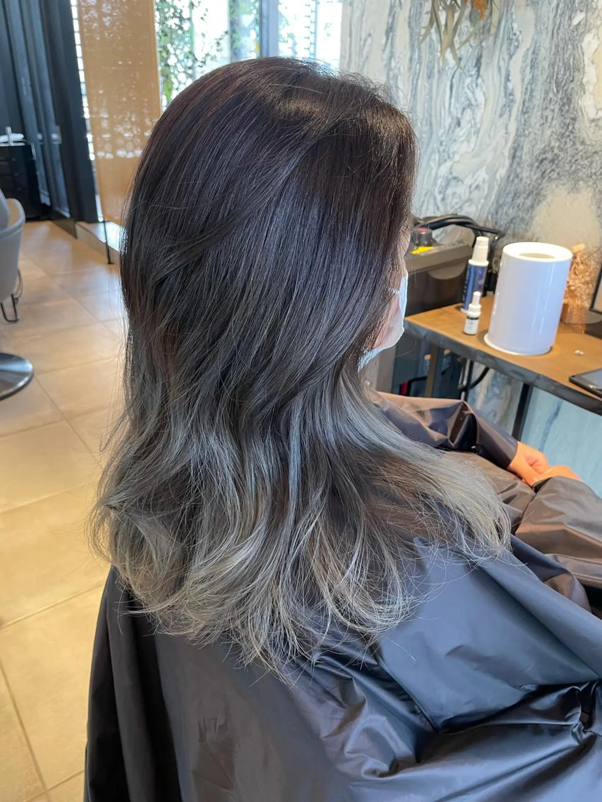 ミディアム カラー ヘアカラー LANVERY所属・うる艶ヘア💐 艶ハイトーン💐彩夏のヘアスタイル